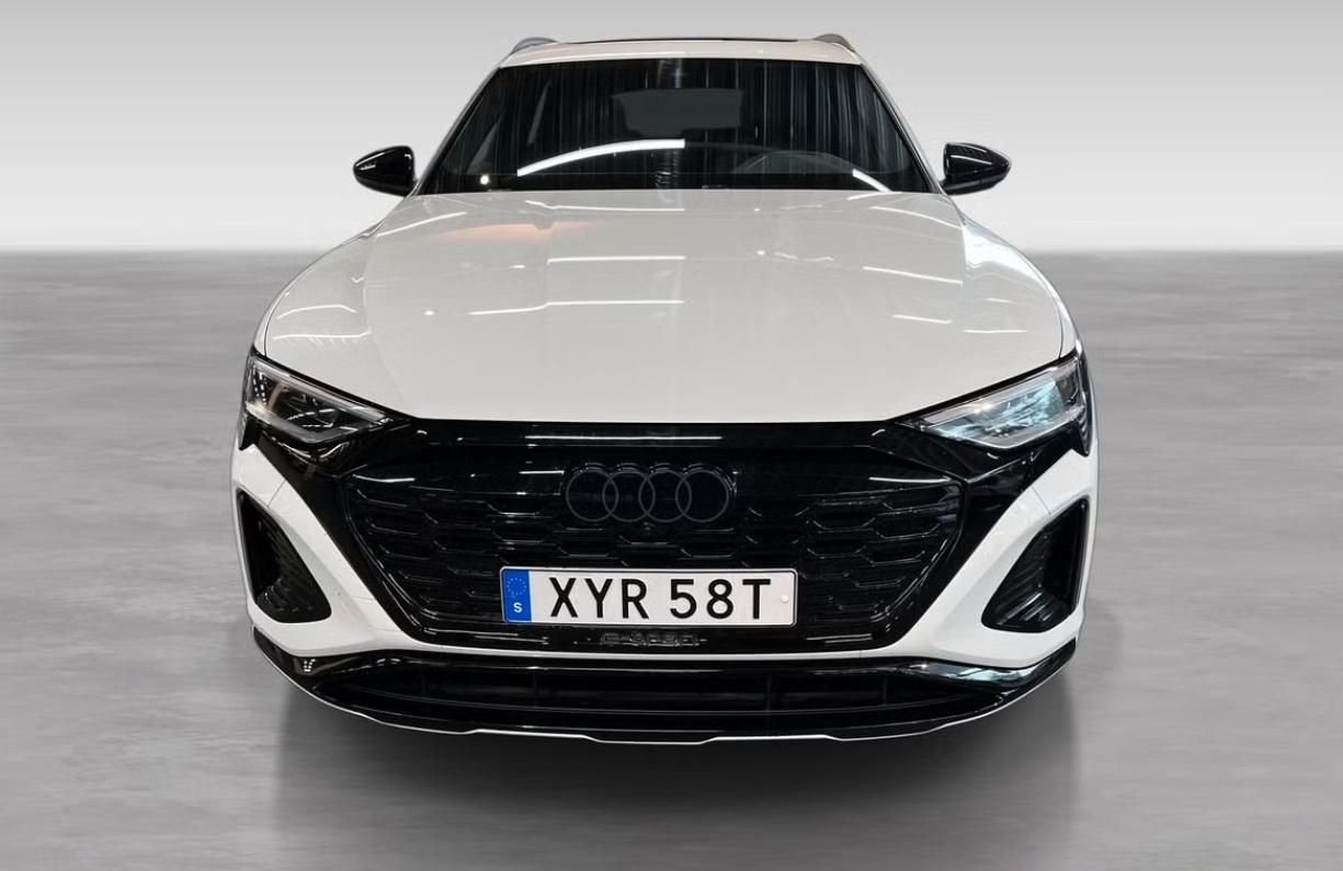 Audi Q8 e-tron, 55 Q 360k Pano Vzduch 4 zóny - fotka 2