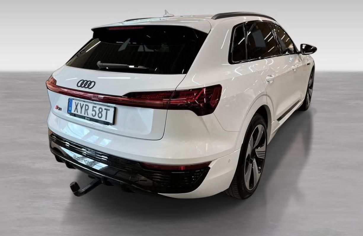 Audi Q8 e-tron, 55 Q 360k Pano Vzduch 4 zóny - fotka 5