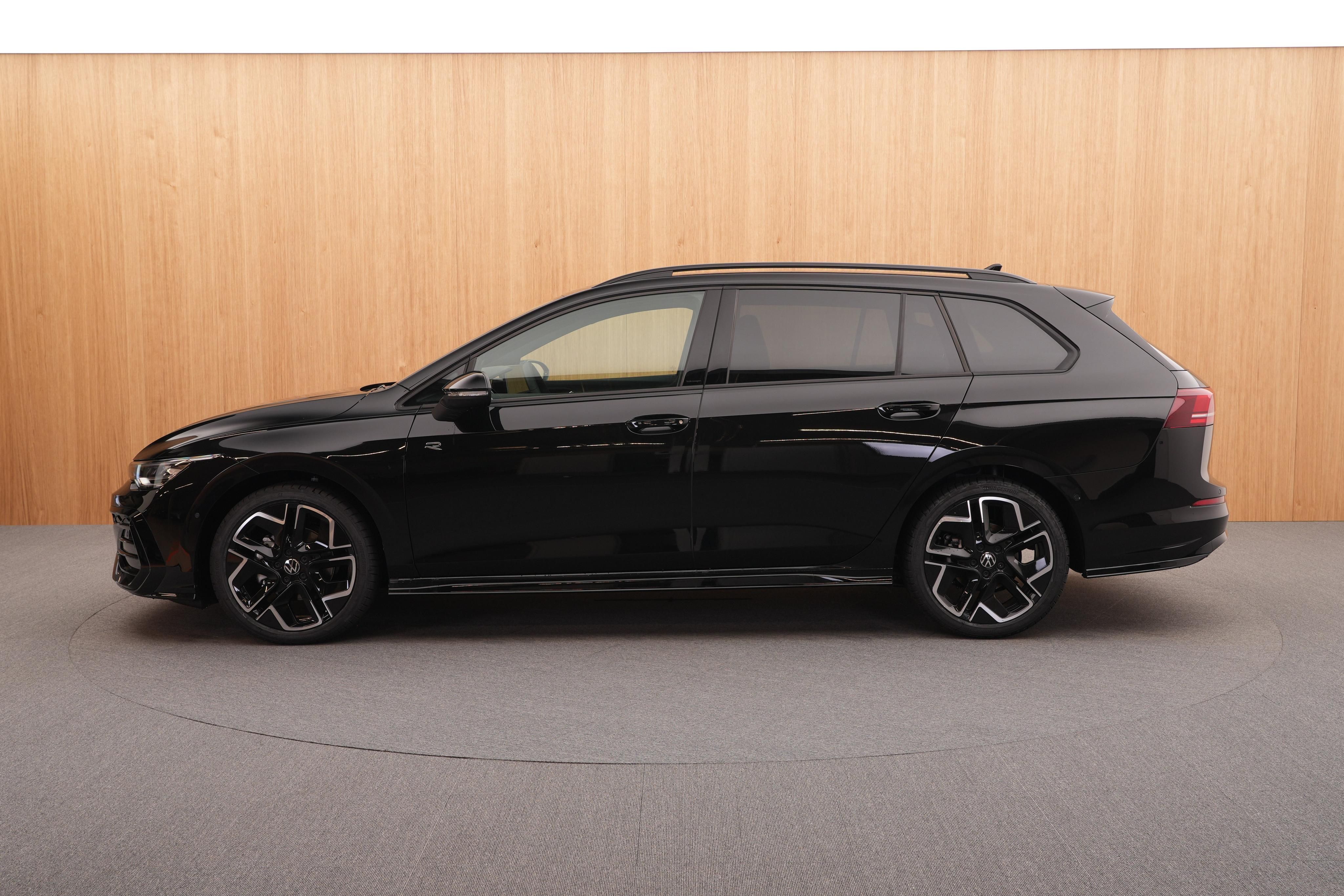 Volkswagen Golf Variant, R-Line Limited 1.5 eTSI mHEV - fotka 2