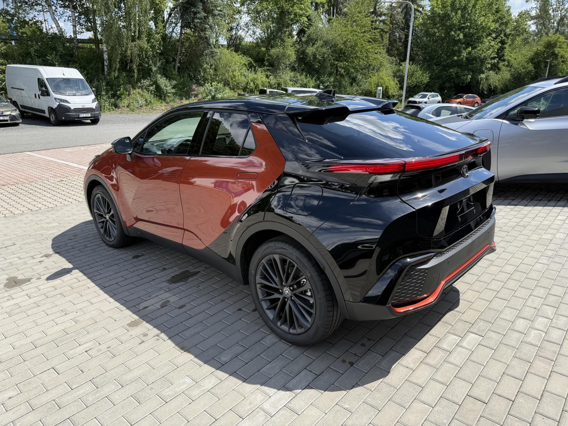 Toyota C-HR, 2.0 PHEV TOKYO EDITION - fotka 4