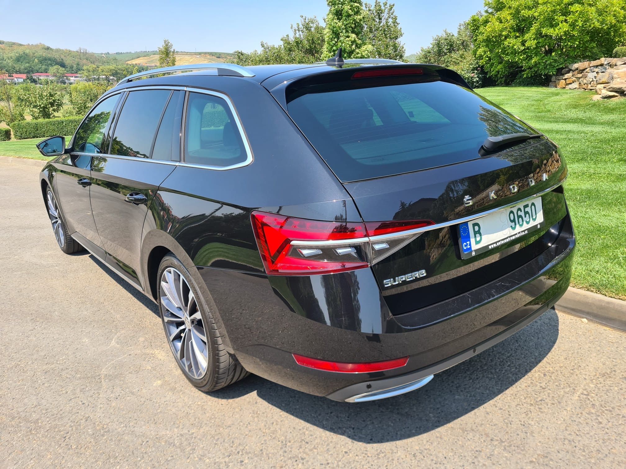 Škoda Superb, 2.0 TDi DSG Laurin & Klement - fotka 5