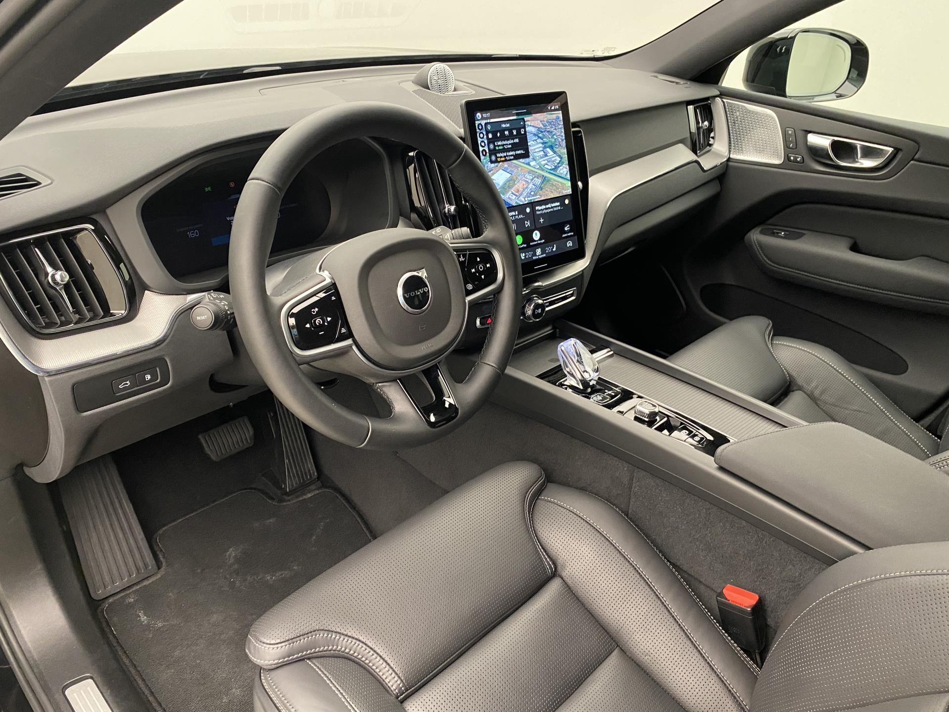 Volvo XC60, T8 AWD RECHARGE BLACK EDITION - fotka 4