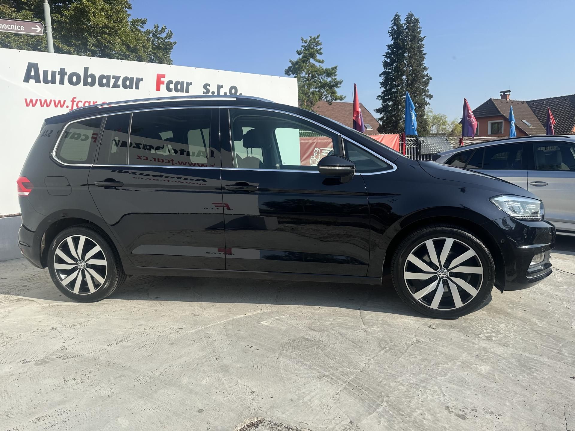 Volkswagen Touran, 2.0 TDI se. knížka 7 míst - fotka 4