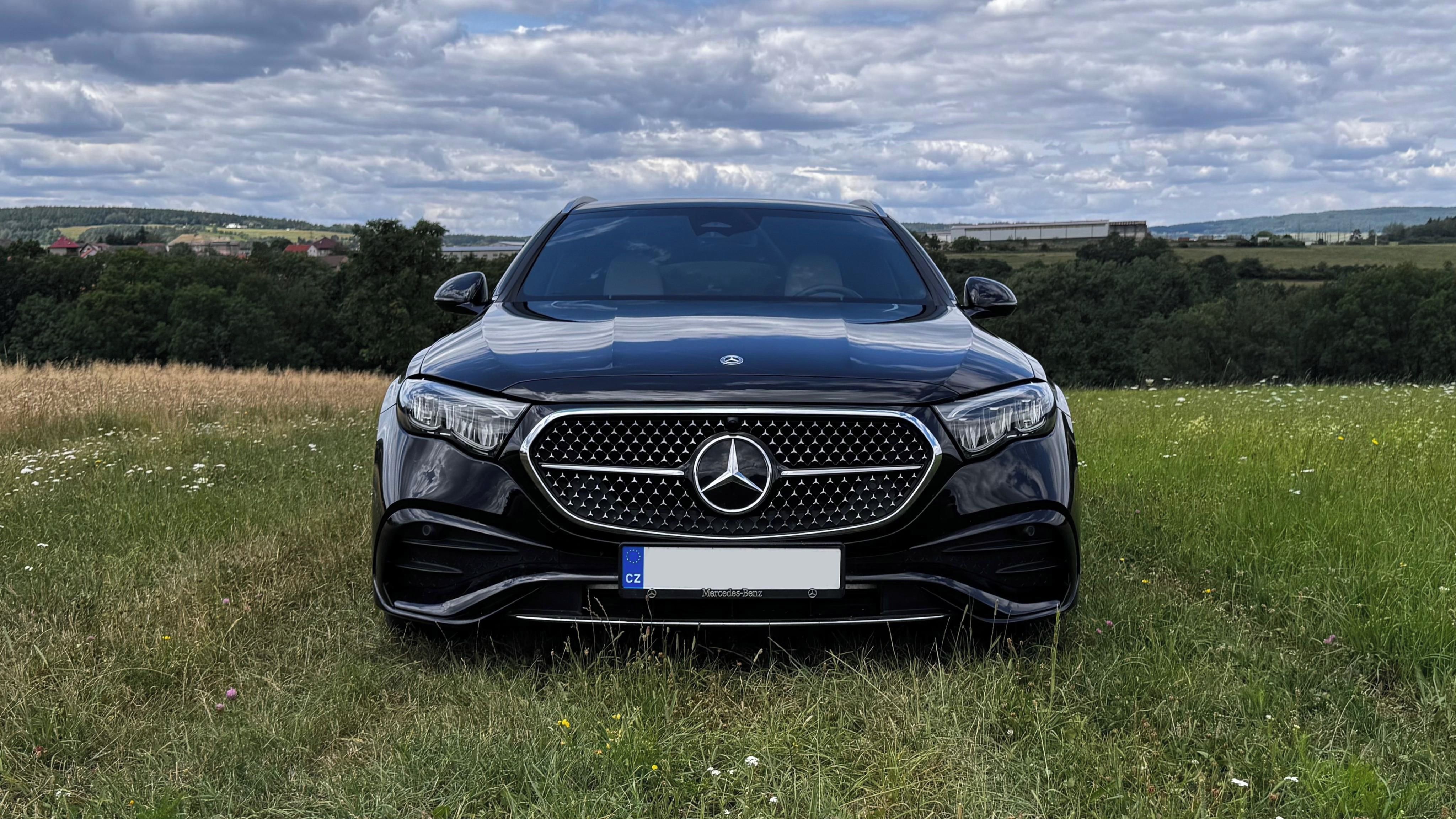 Mercedes-Benz Třídy E, E220d, AMG, záruka, nájezd - fotka 2