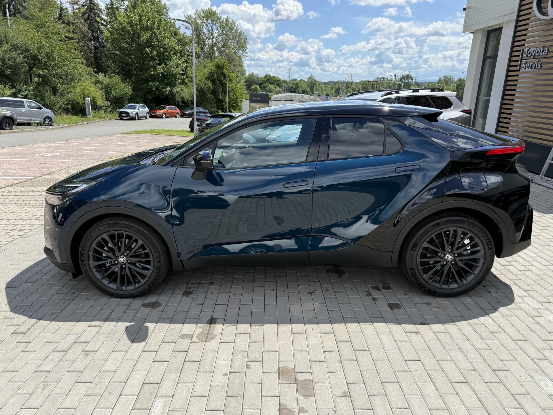 Toyota C-HR, 2.0 PHEV TOKYO EDITION - fotka 3