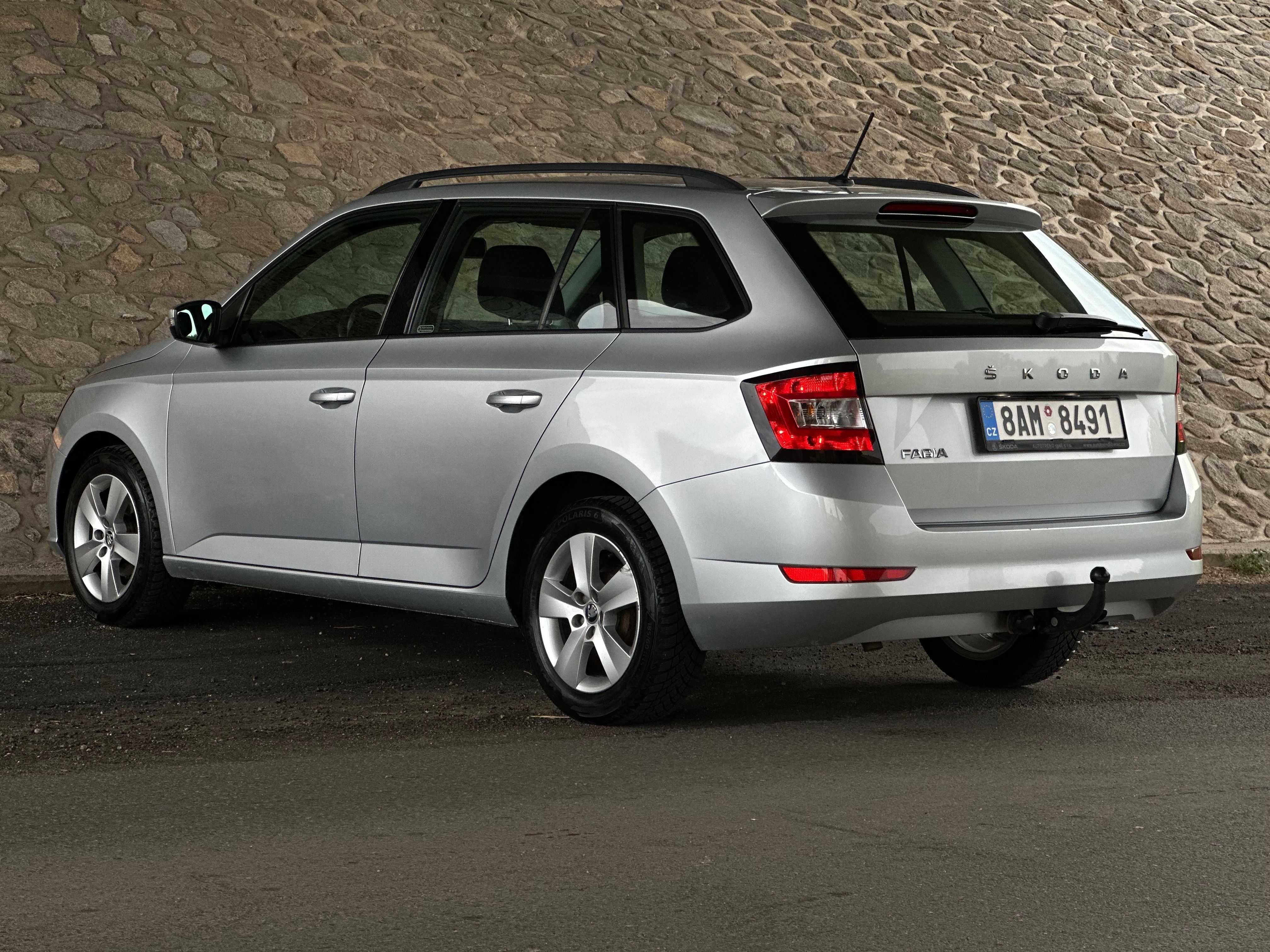 Škoda Fabia, 1.0 TSI 70 kW Ambition Combi - fotka 5
