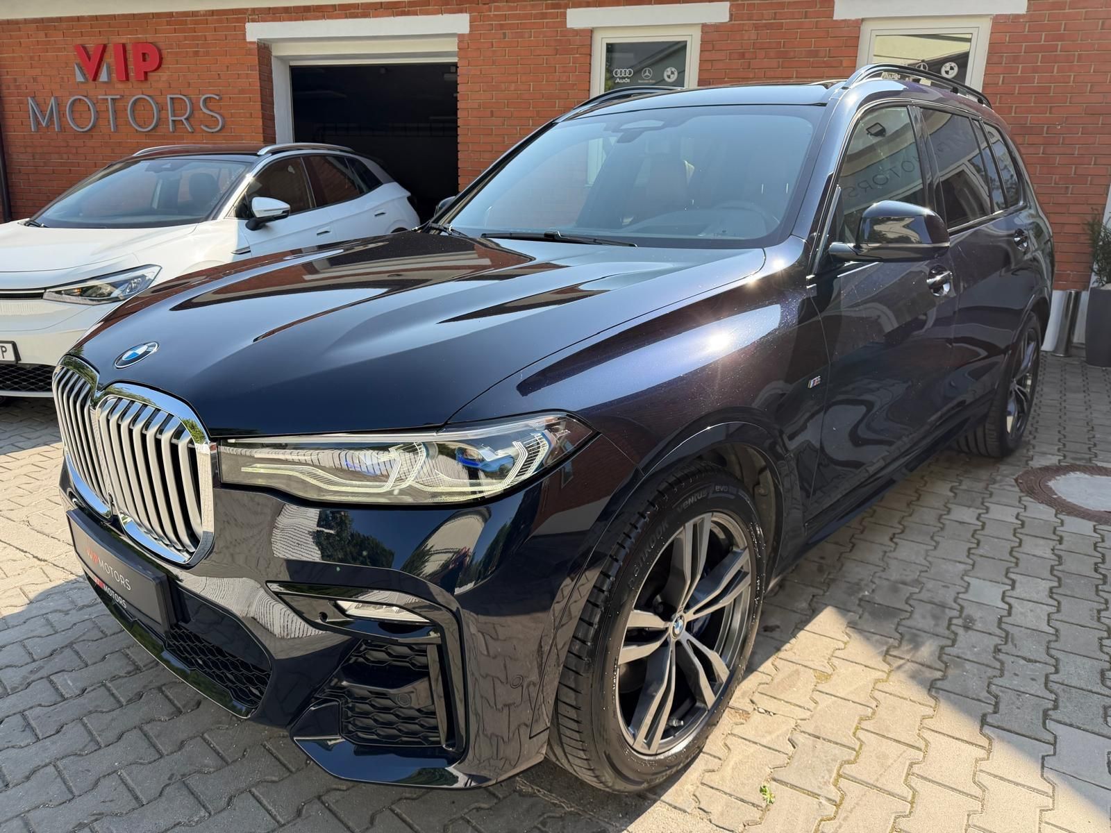 BMW X7, 40xD-INDIVID-MASÁŽE-R21-B&W-ČR