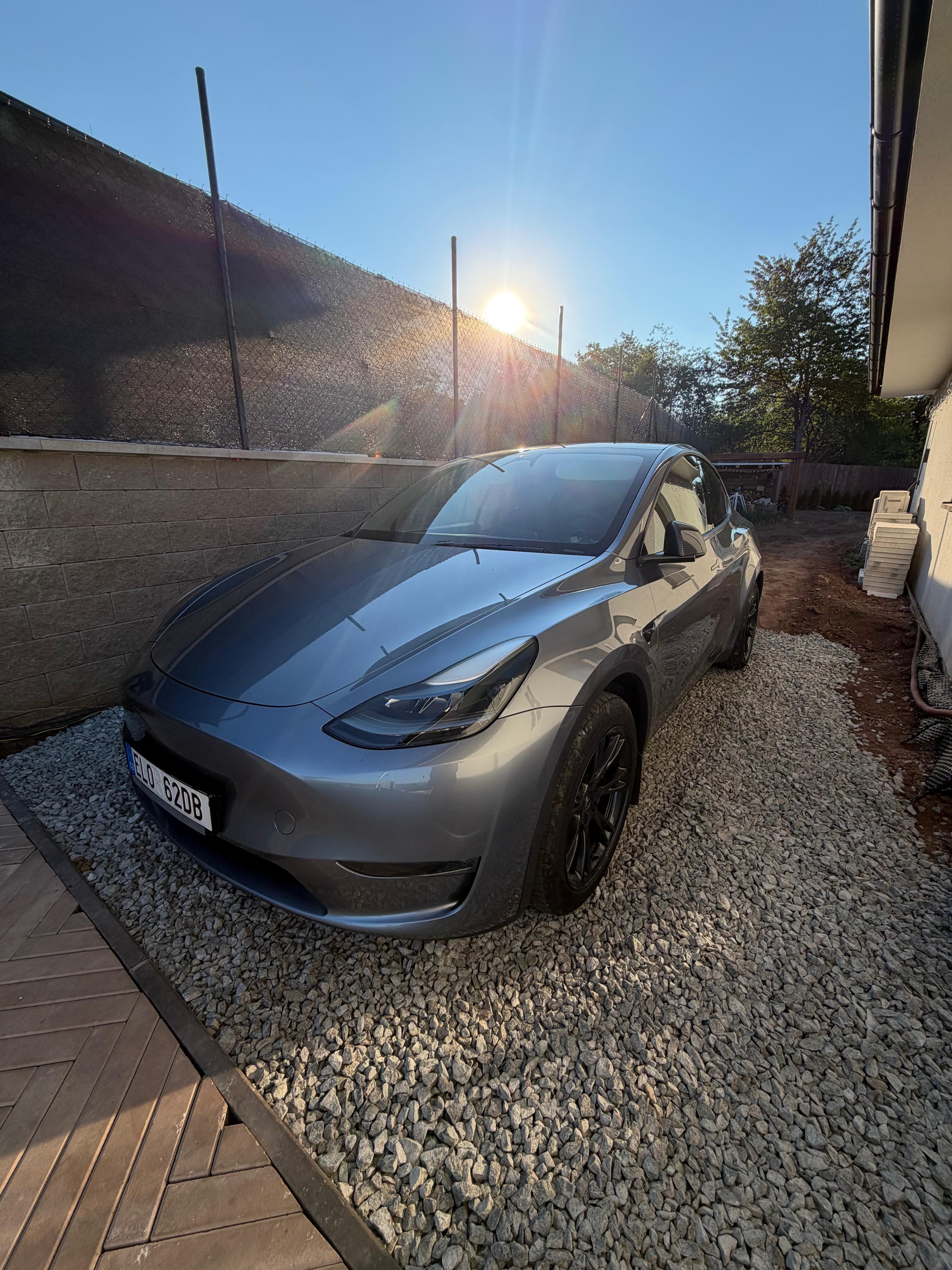 Tesla Model Y, Long Range AWD 4x4 378kw 1.maj - fotka 4