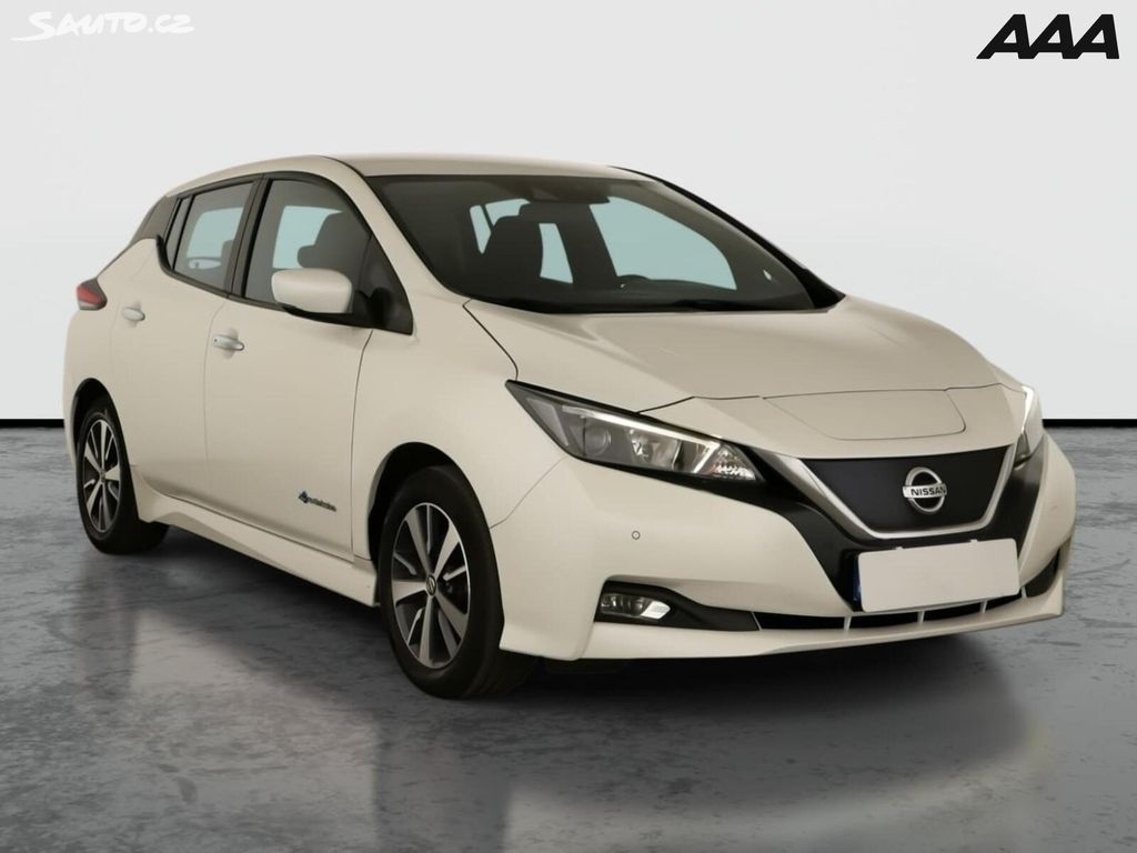Nissan LEAF, 40 kWh, SoH 87%, Automat