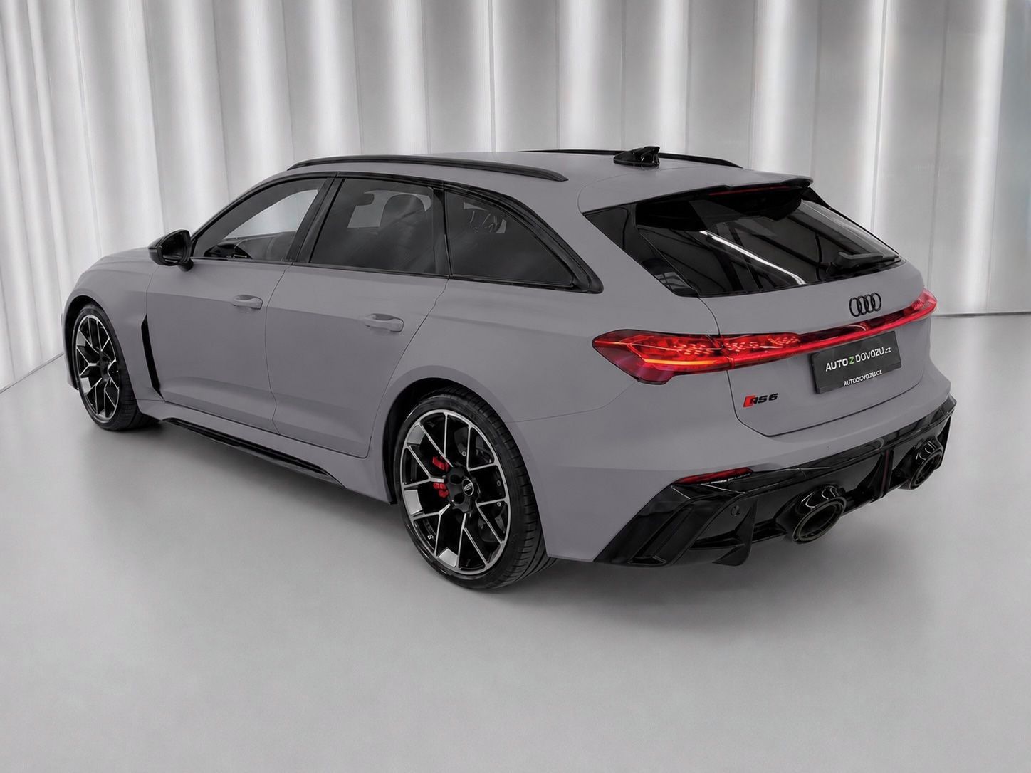 Audi RS5, AVANT QUATTRO 470 kW, 285 KM/H - fotka 4