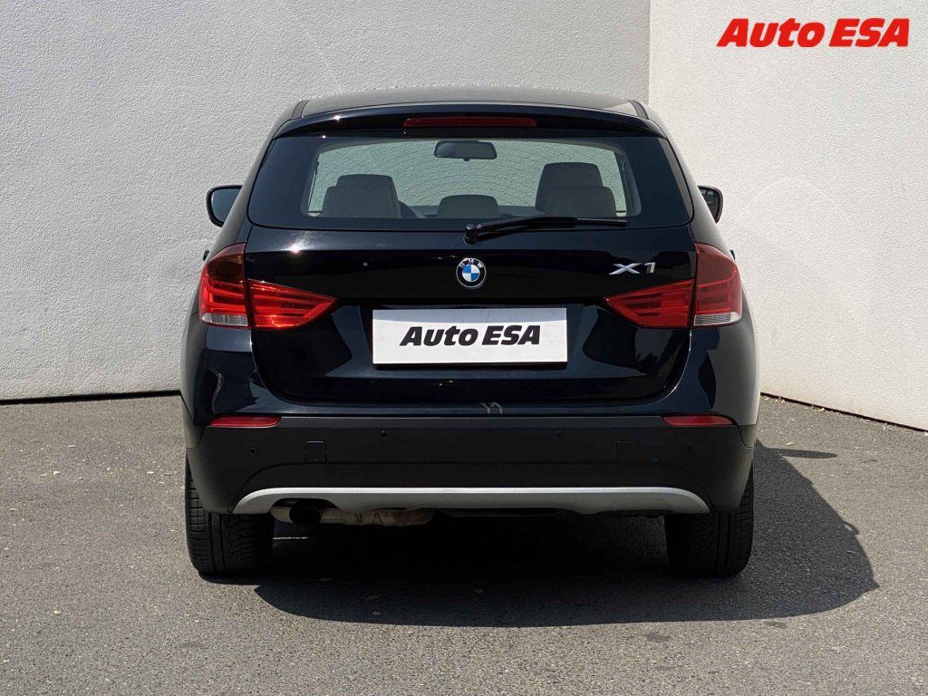 BMW X1, 2.0i sDrive18i,AC - fotka 5