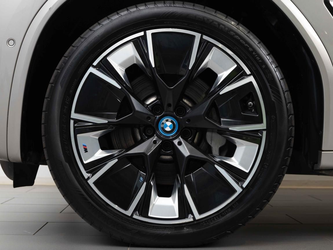 BMW iX3, M Sport - fotka 6