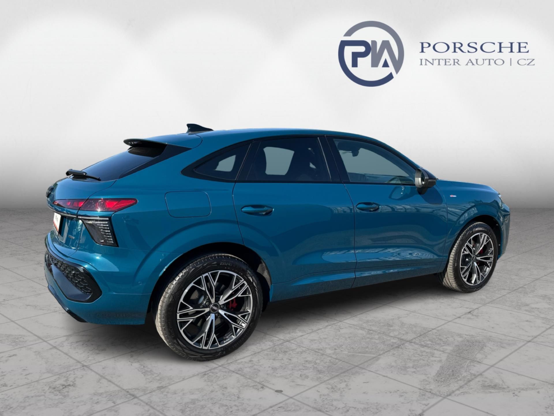 Audi Q3, SB S line TFSI 195 kW quattro - fotka 6