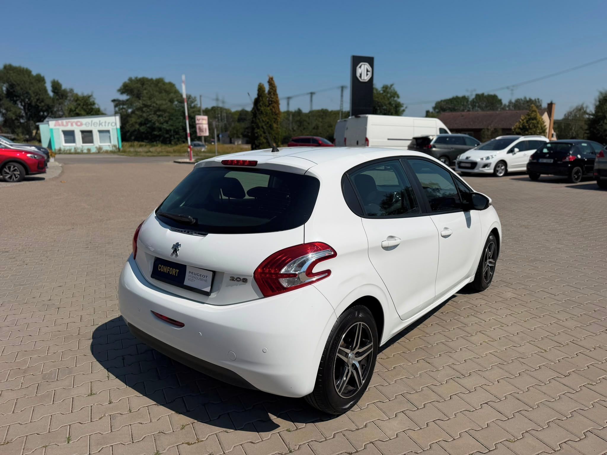 Peugeot 208, ACTIVE 1.4HDi 75 MAN5 - fotka 4