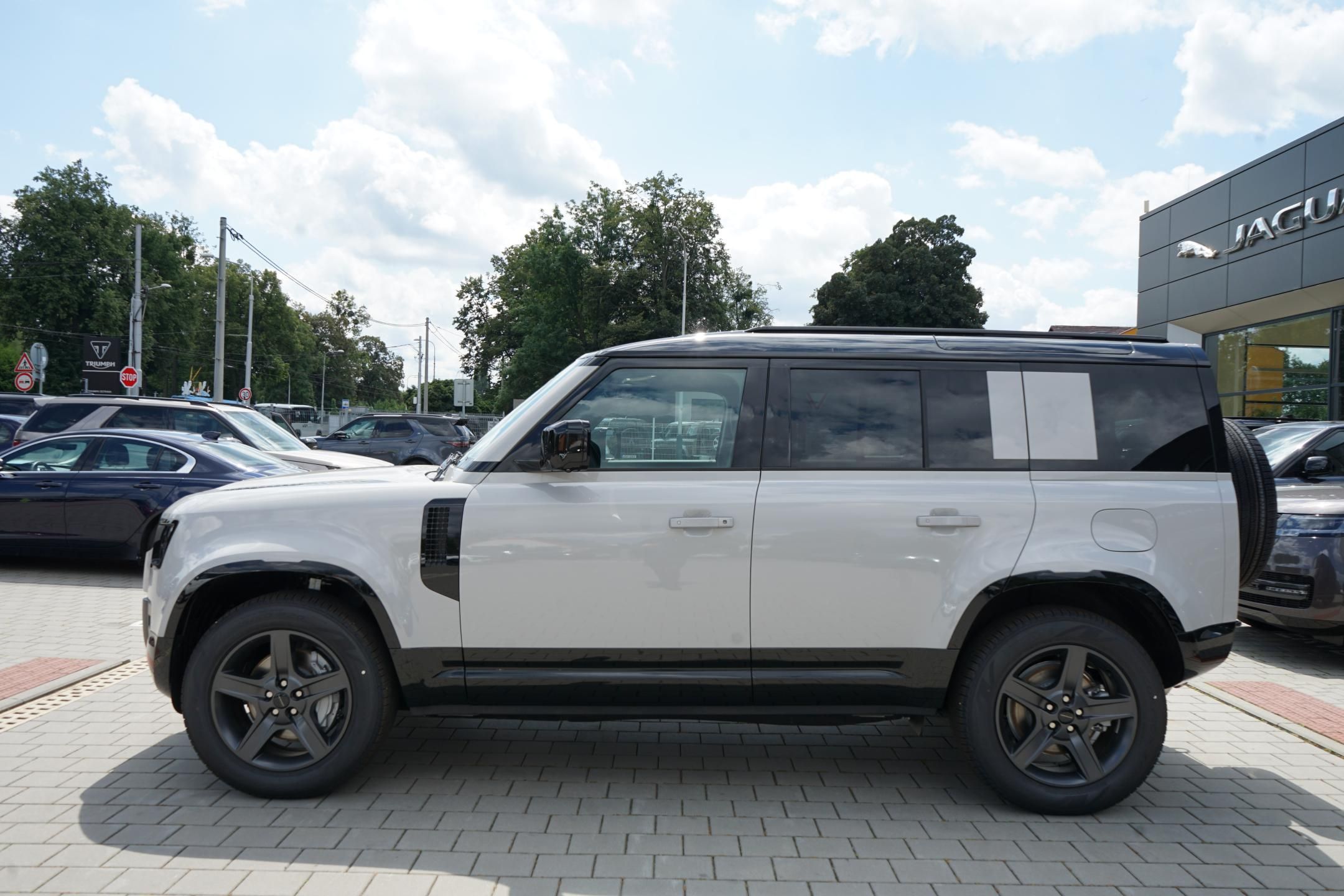 Land Rover Defender, 110 X-Dynamic SE P300e - fotka 3