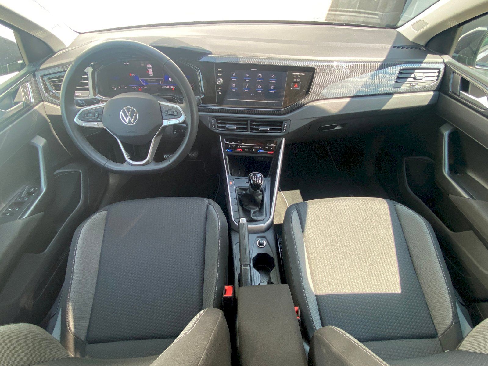 Volkswagen Polo, Love 1.0 TSI 70 kW 5M - fotka 5