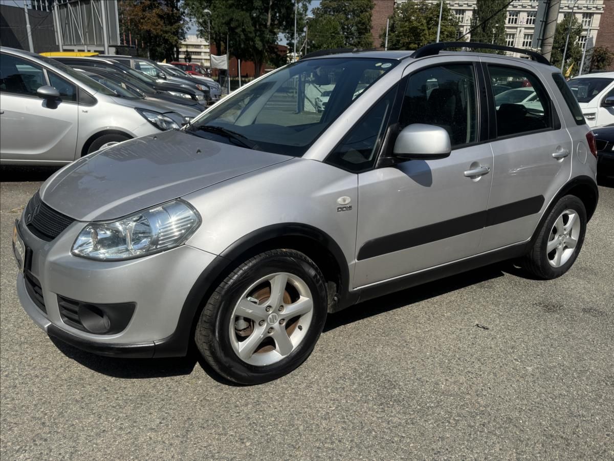 Suzuki SX4, 1,6 KRASNÝ STAV. - fotka 3
