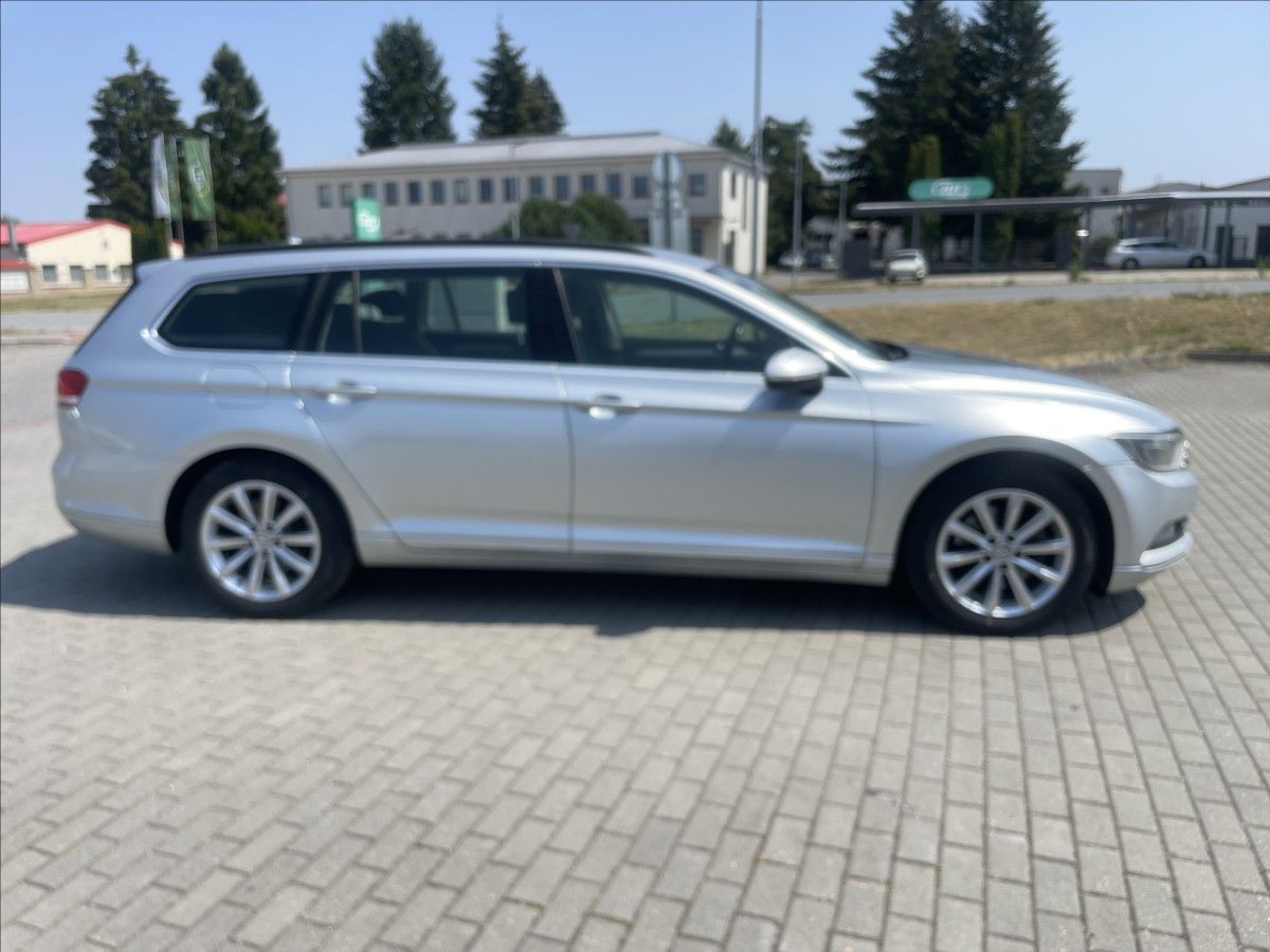 Volkswagen Passat, 2,0 TDi 110kw Highline DSG GPS - fotka 5