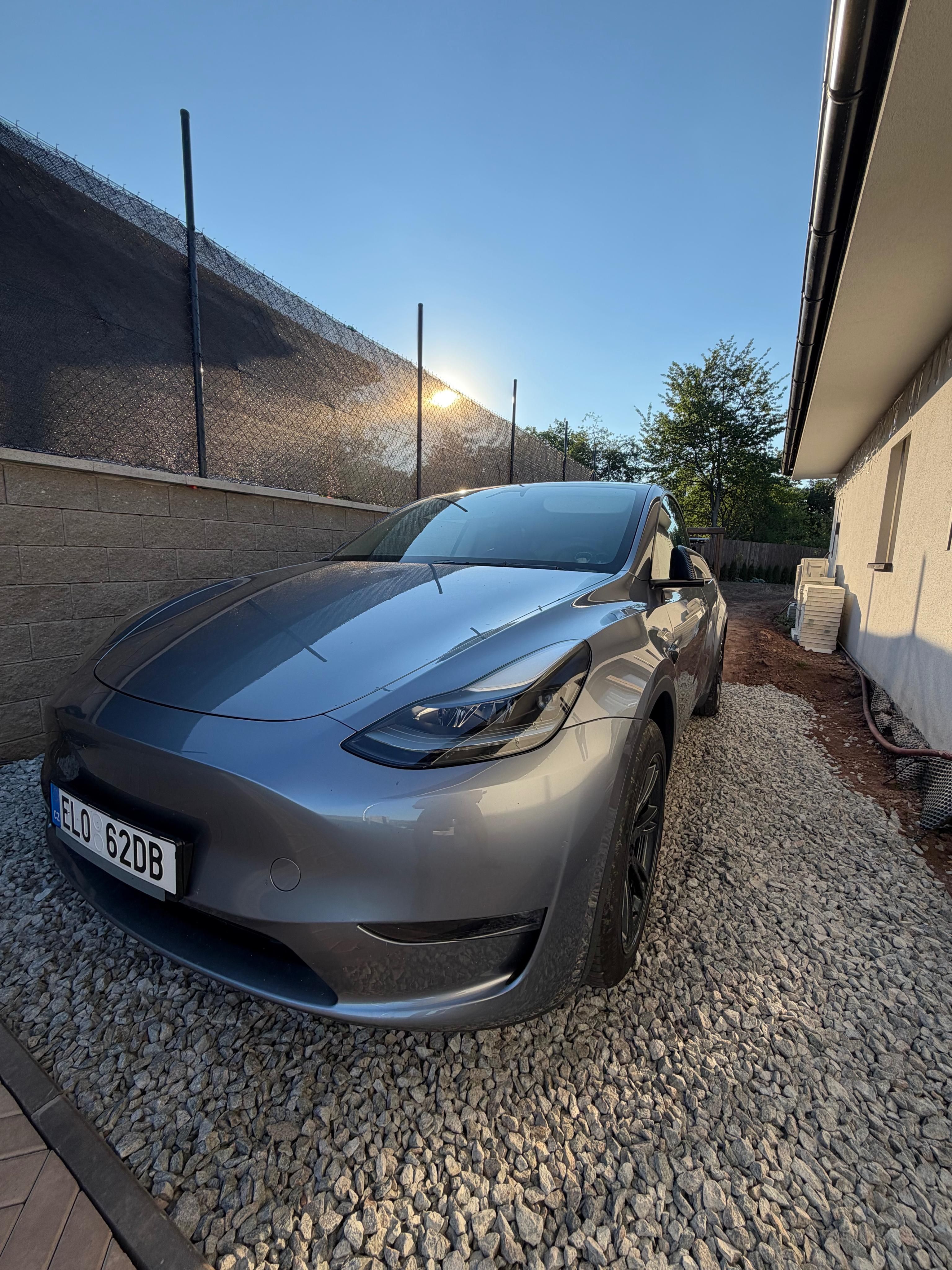 Tesla Model Y, Long Range AWD 4x4 378kw 1.maj - fotka 6