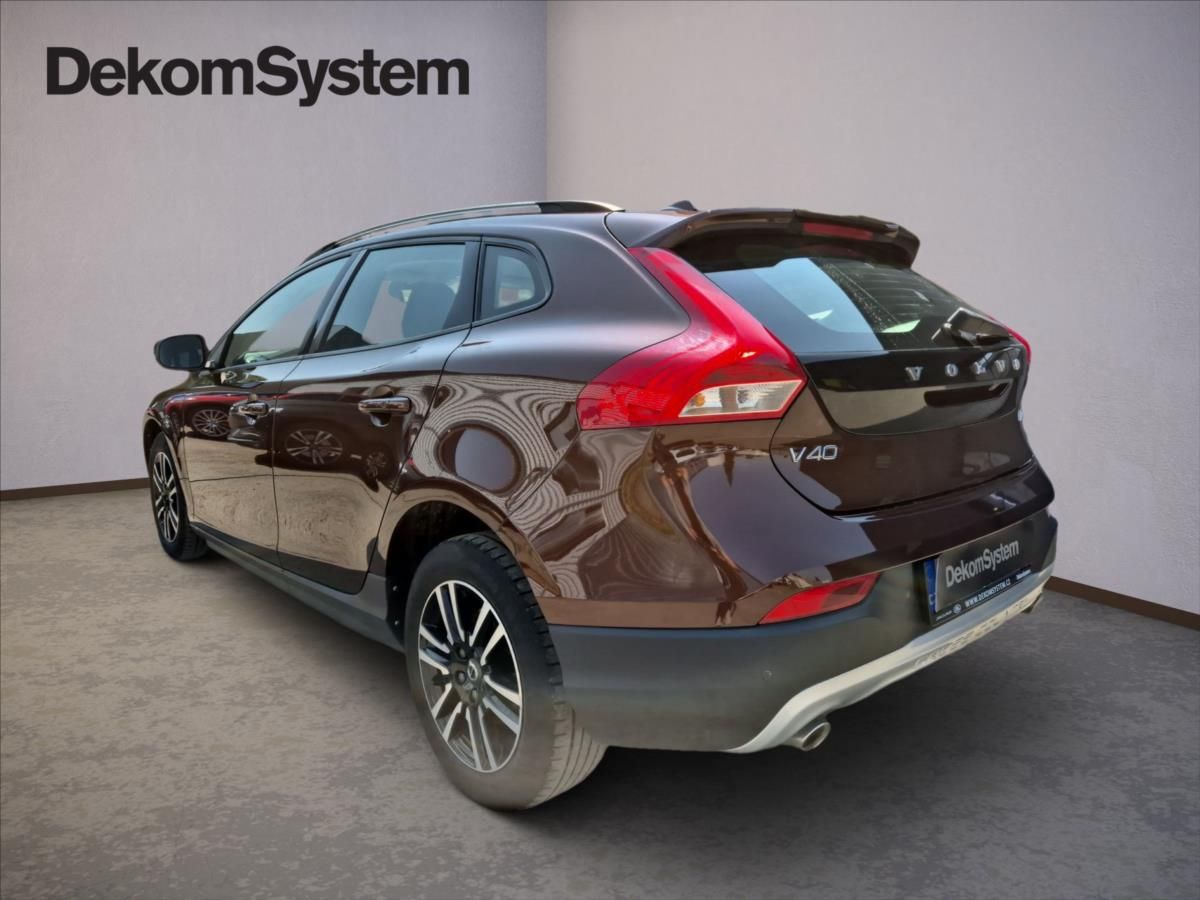 Volvo V40, 2,0 D3 Cross Country - fotka 4