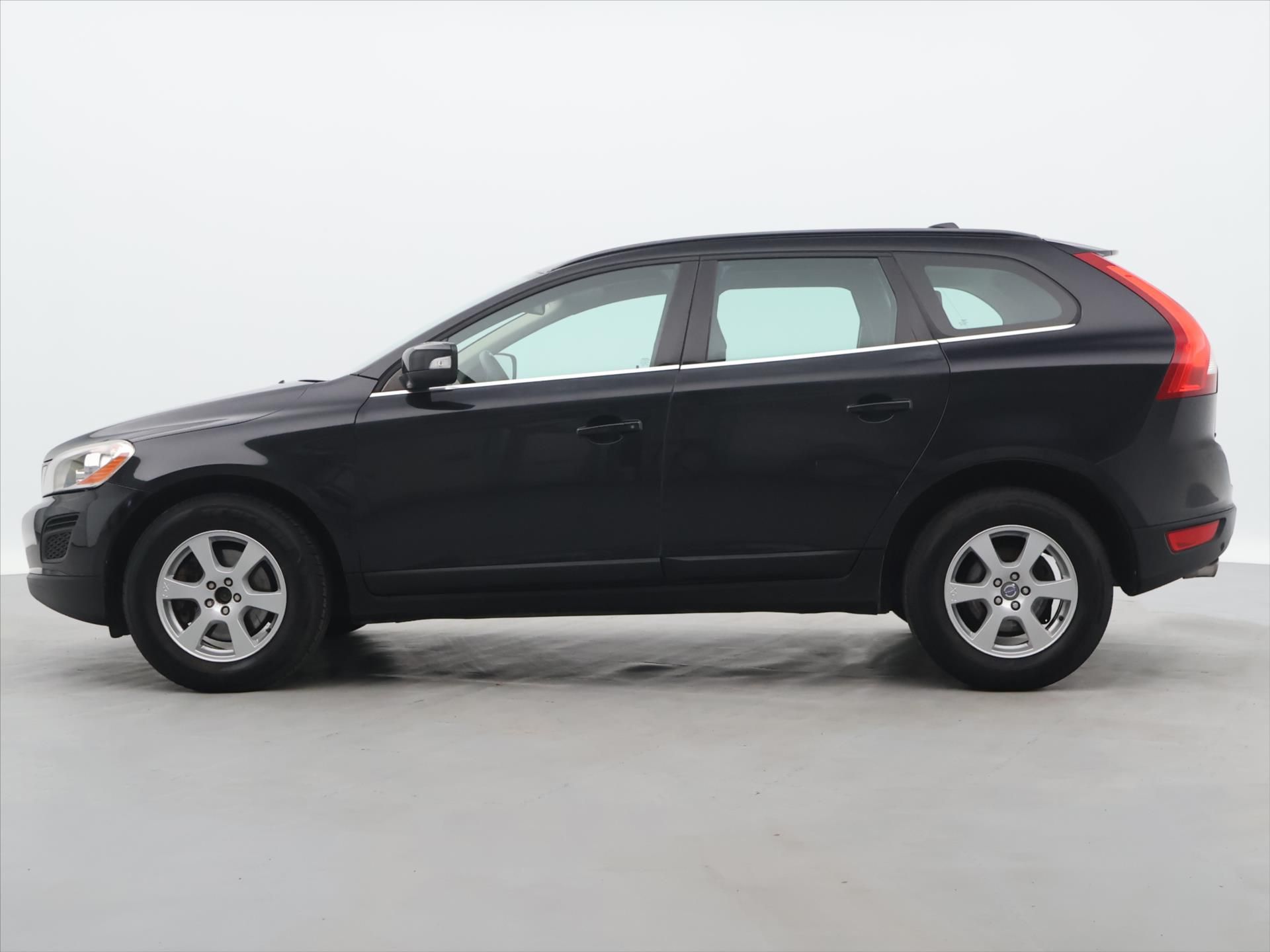 Volvo XC60, 2,4 D3 120kW Momentum AWD AUT - fotka 4