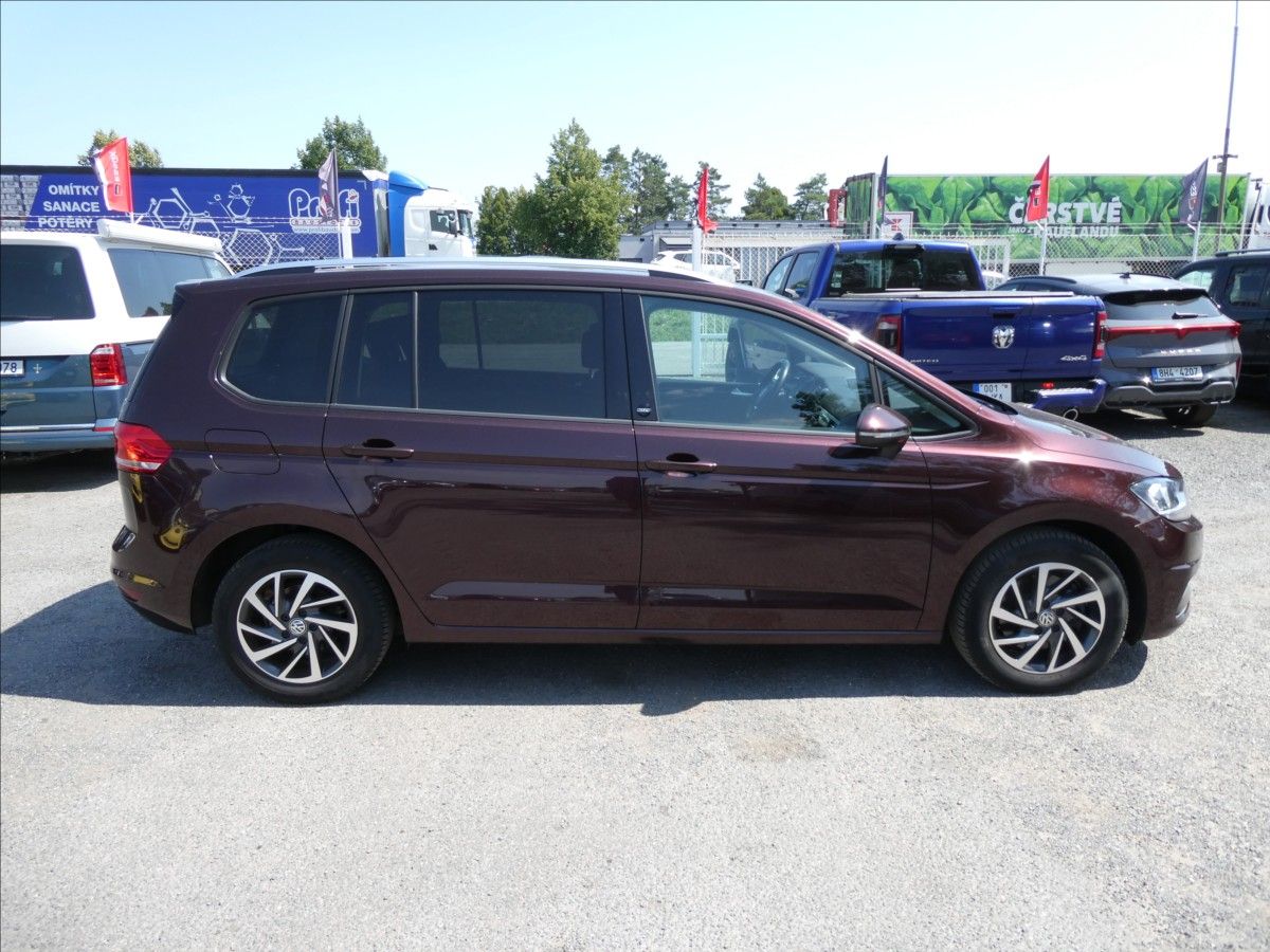Volkswagen Touran, 1,4 TSi 110kW DSG, navi, závěs - fotka 2