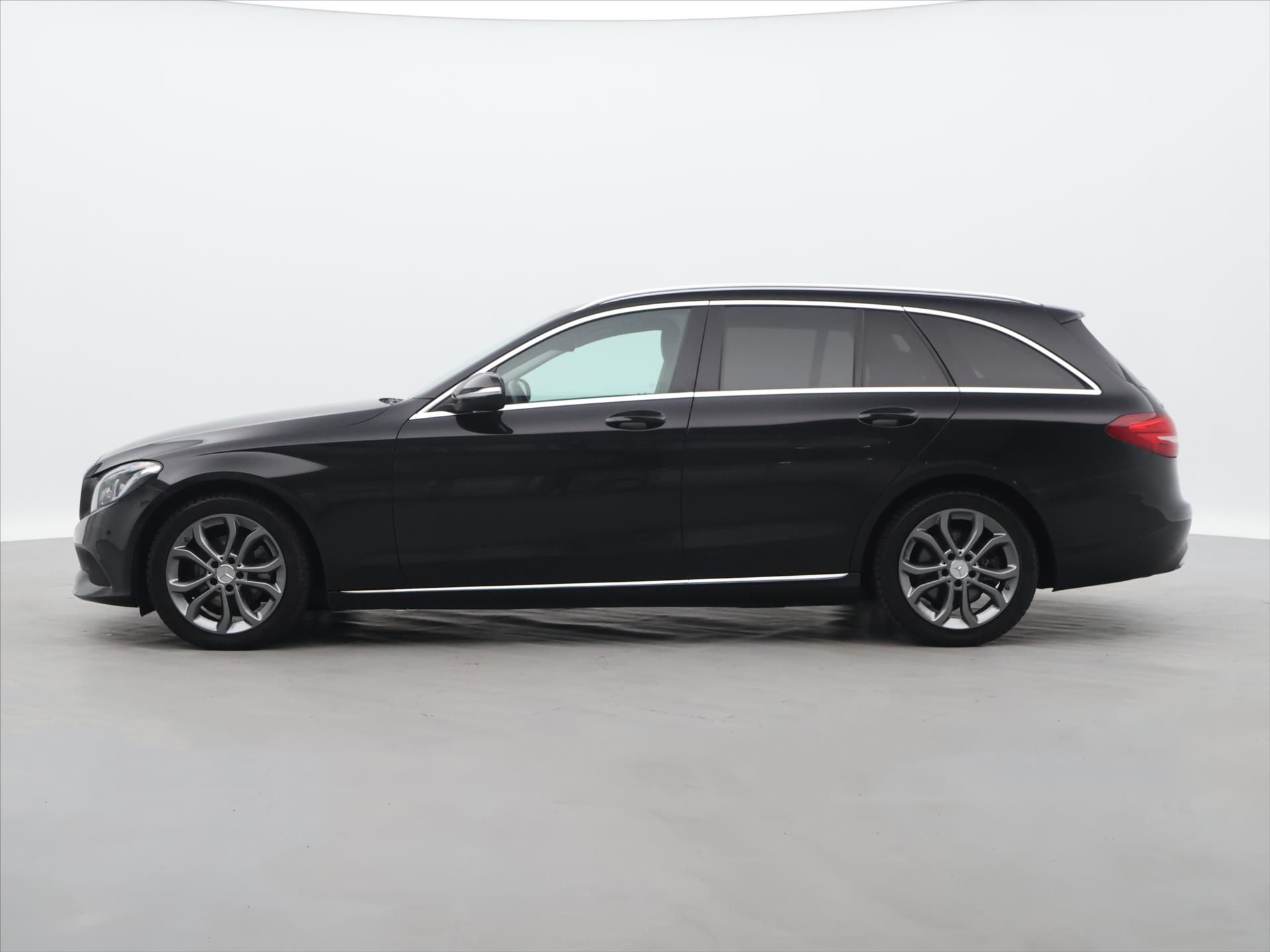 Mercedes-Benz Třídy C, 1,6 BlueTec 100kW - fotka 4