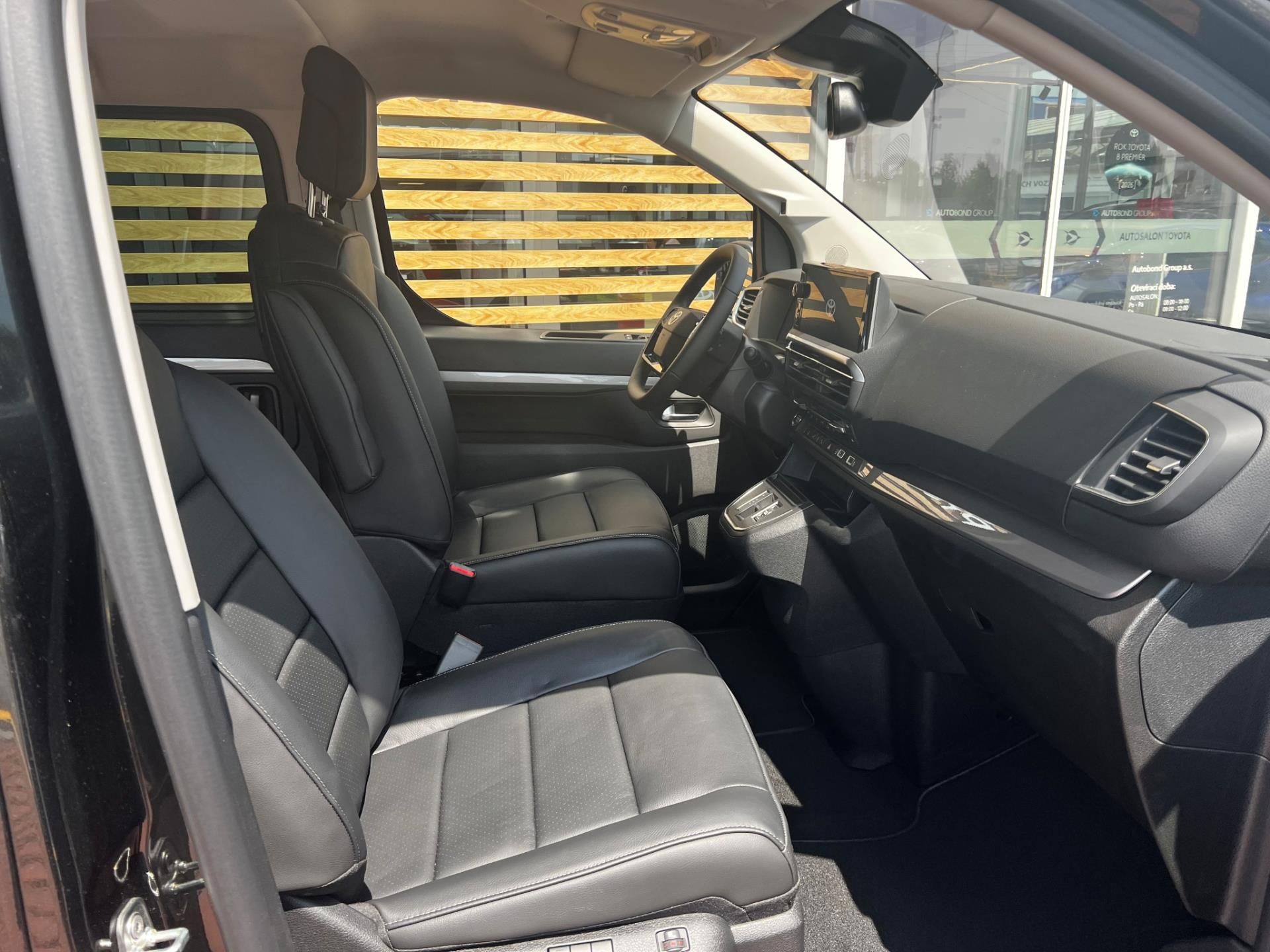 Toyota Proace Verso, 2,2D  8AT 180K VIP 7 MÍST - fotka 6