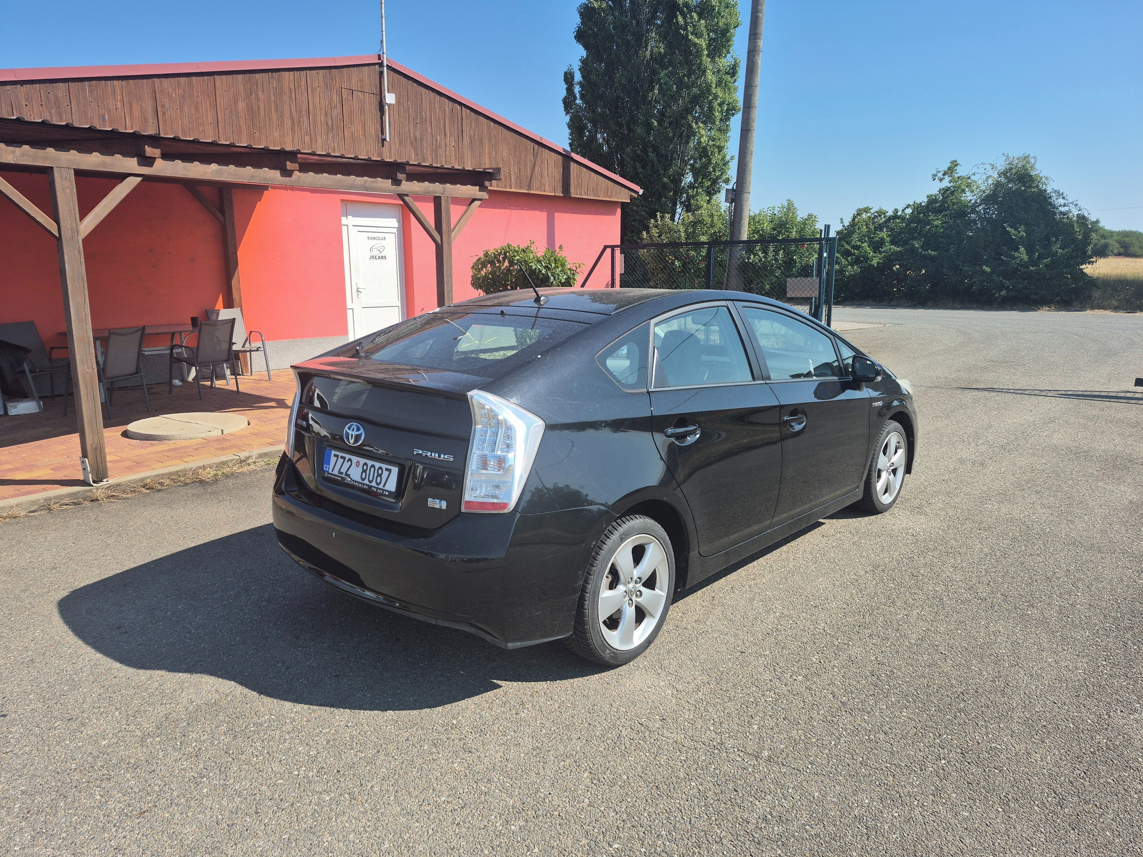 Toyota Prius, 1,8i,73kW, HYBRID, automat - fotka 4