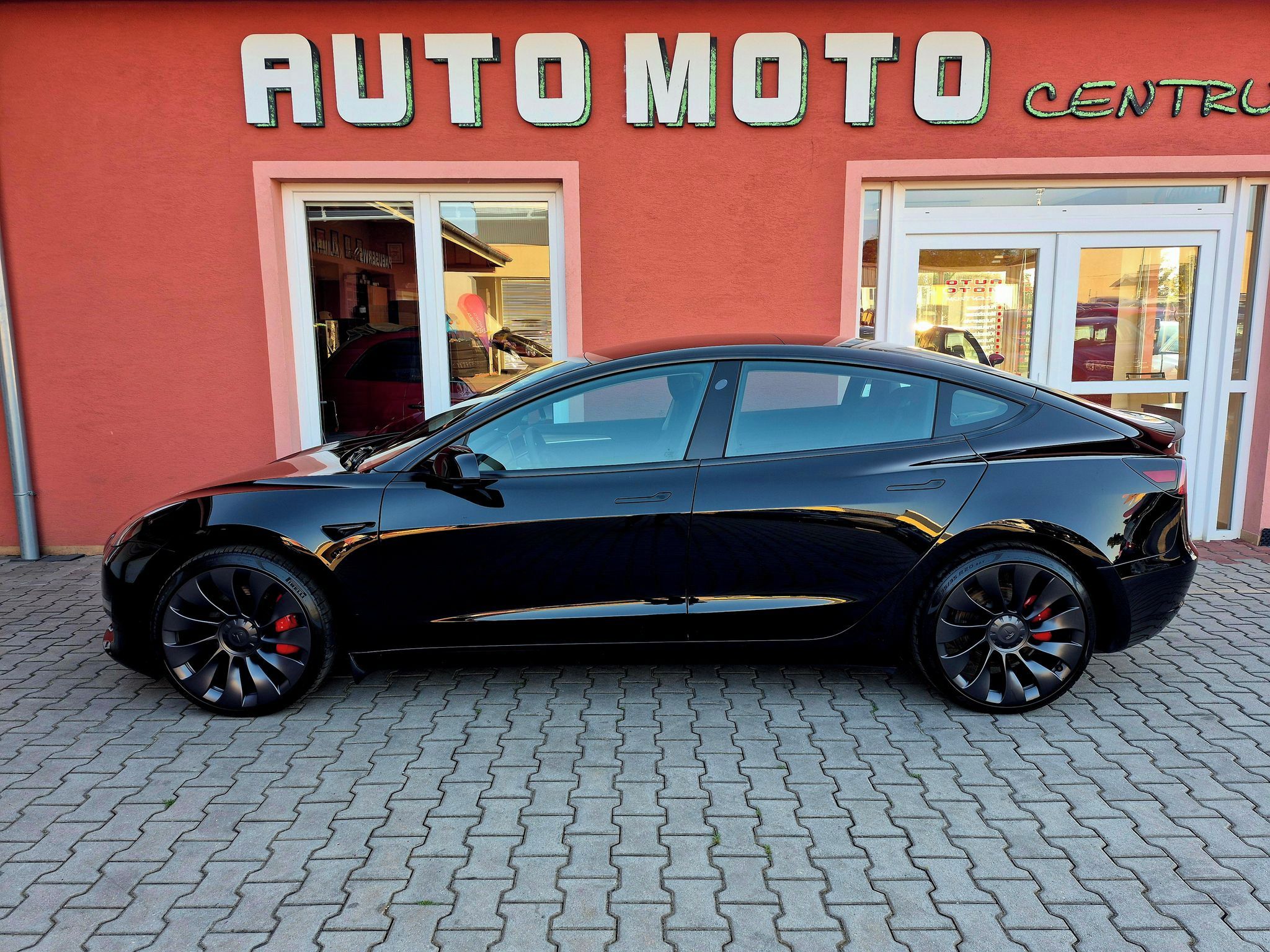 Tesla Model 3, PERFORMANCE DUAL MOTOR 377 KW - fotka 2