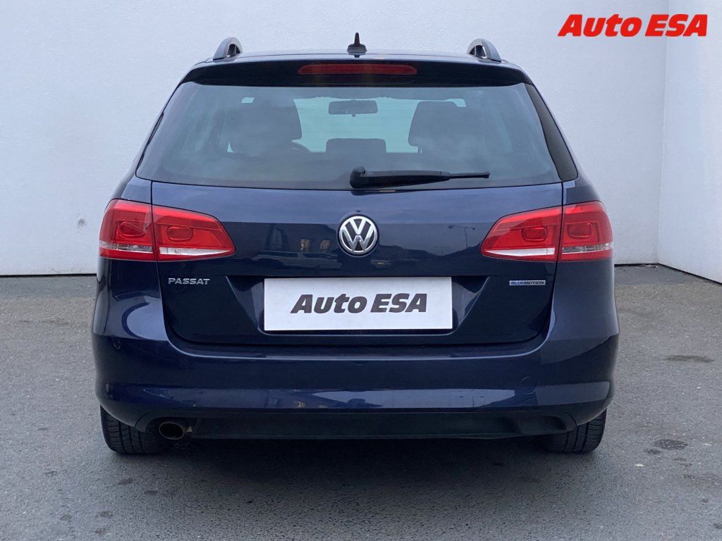 Volkswagen Passat, 1.6 TDi,AC,výhřev sed - fotka 5