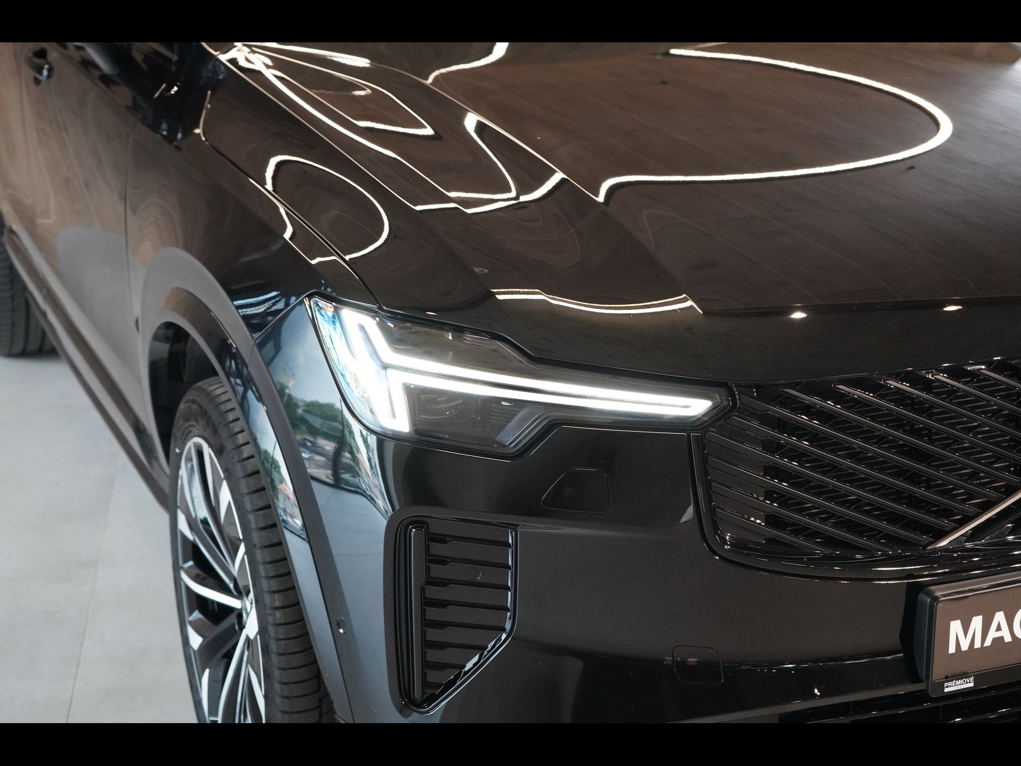 Volvo XC90, B5 AWD PLUS Dark, Vzduch, 360° - fotka 5
