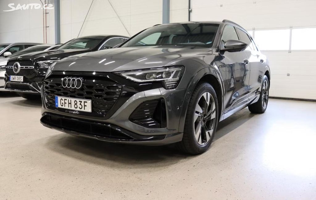 Audi Q8 e-tron, 55 Q SoH 96% 360k Pano Tažné