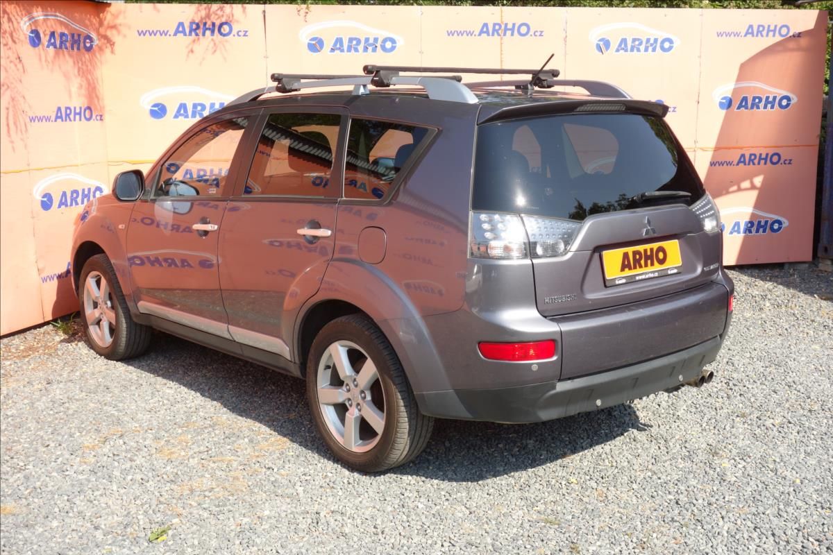 Mitsubishi Outlander, 2,0 DI-D, ČR, 1 MAJ., 7MÍST. - fotka 5