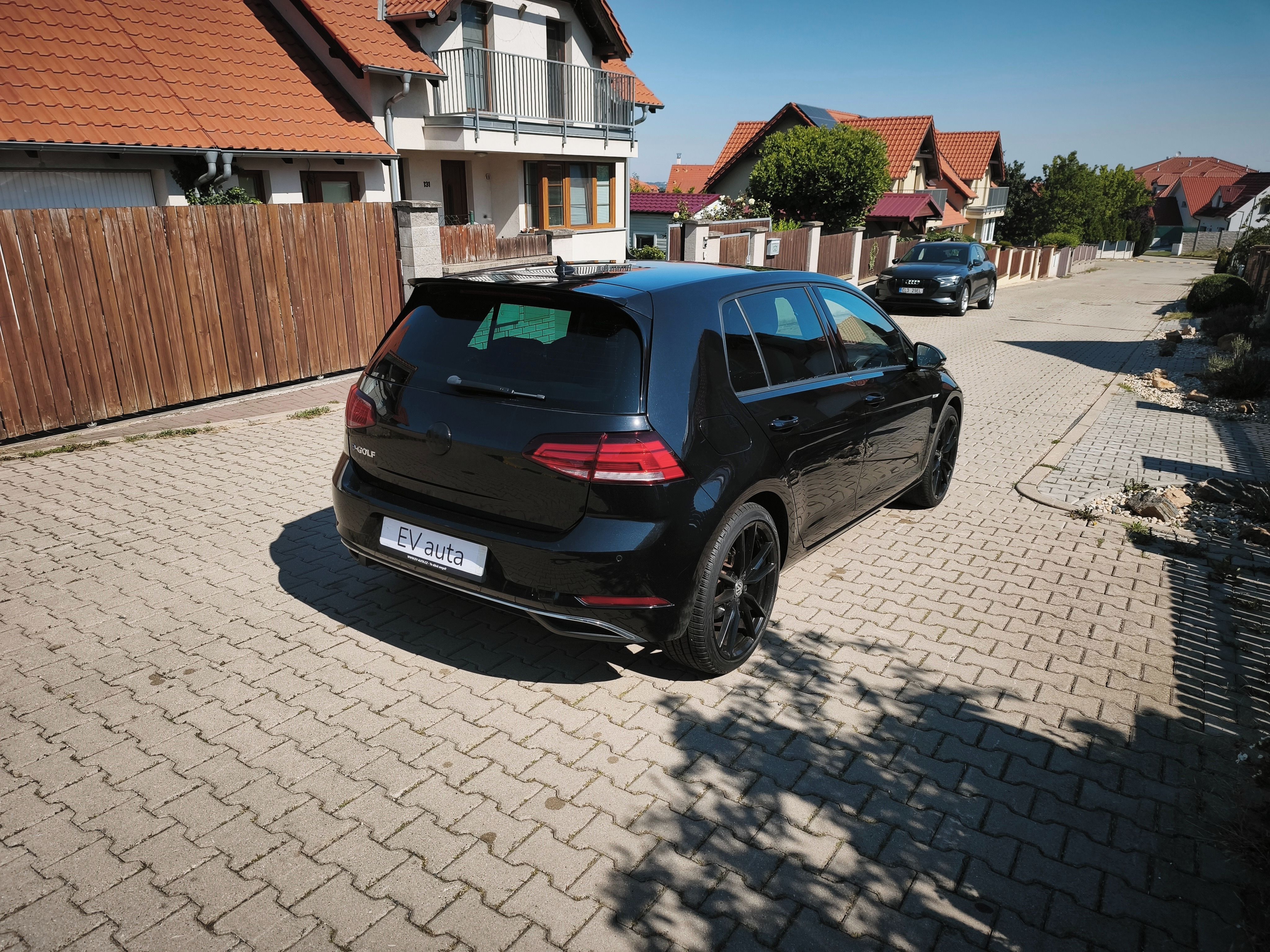 Volkswagen e-Golf, TČ*ACC*Výhřev*VirtKok*SoH93%! - fotka 4