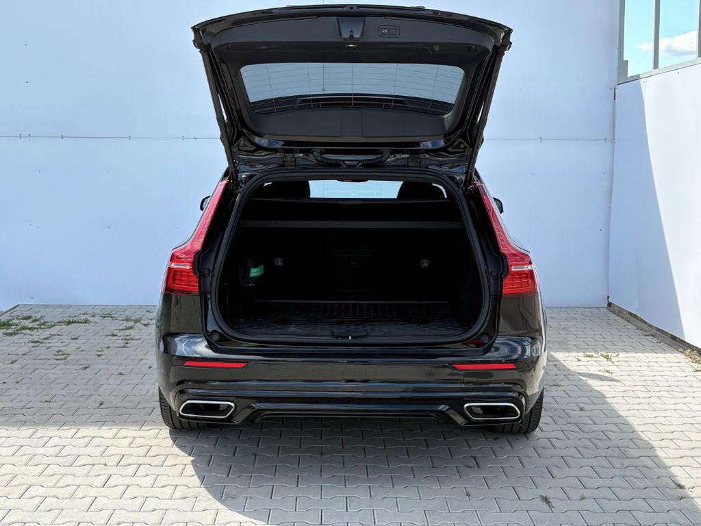Volvo V60, R-Design T6 TWIN ENGINE AWD 25 - fotka 6