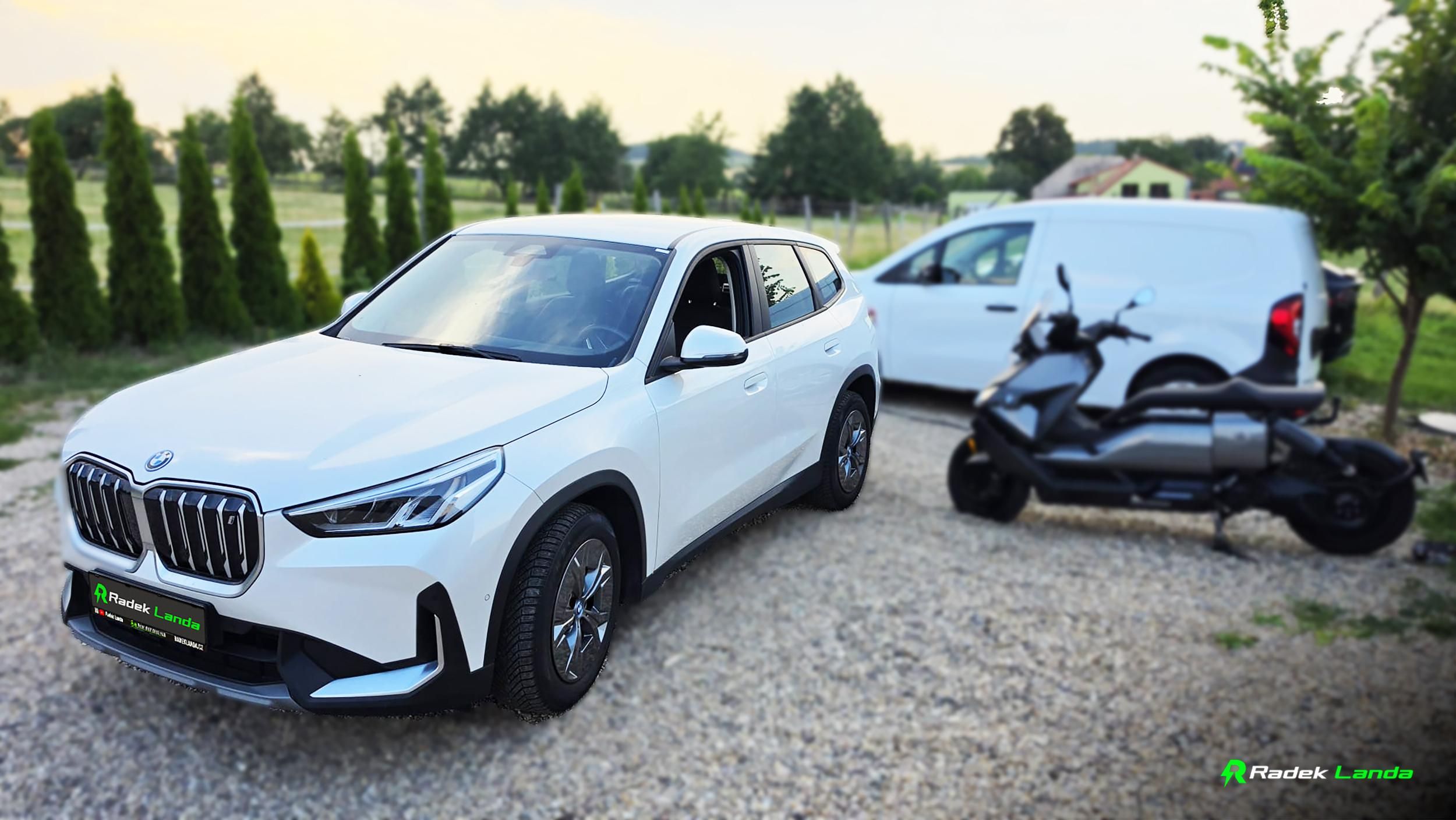 BMW iX1, xDrive30 - fotka 5