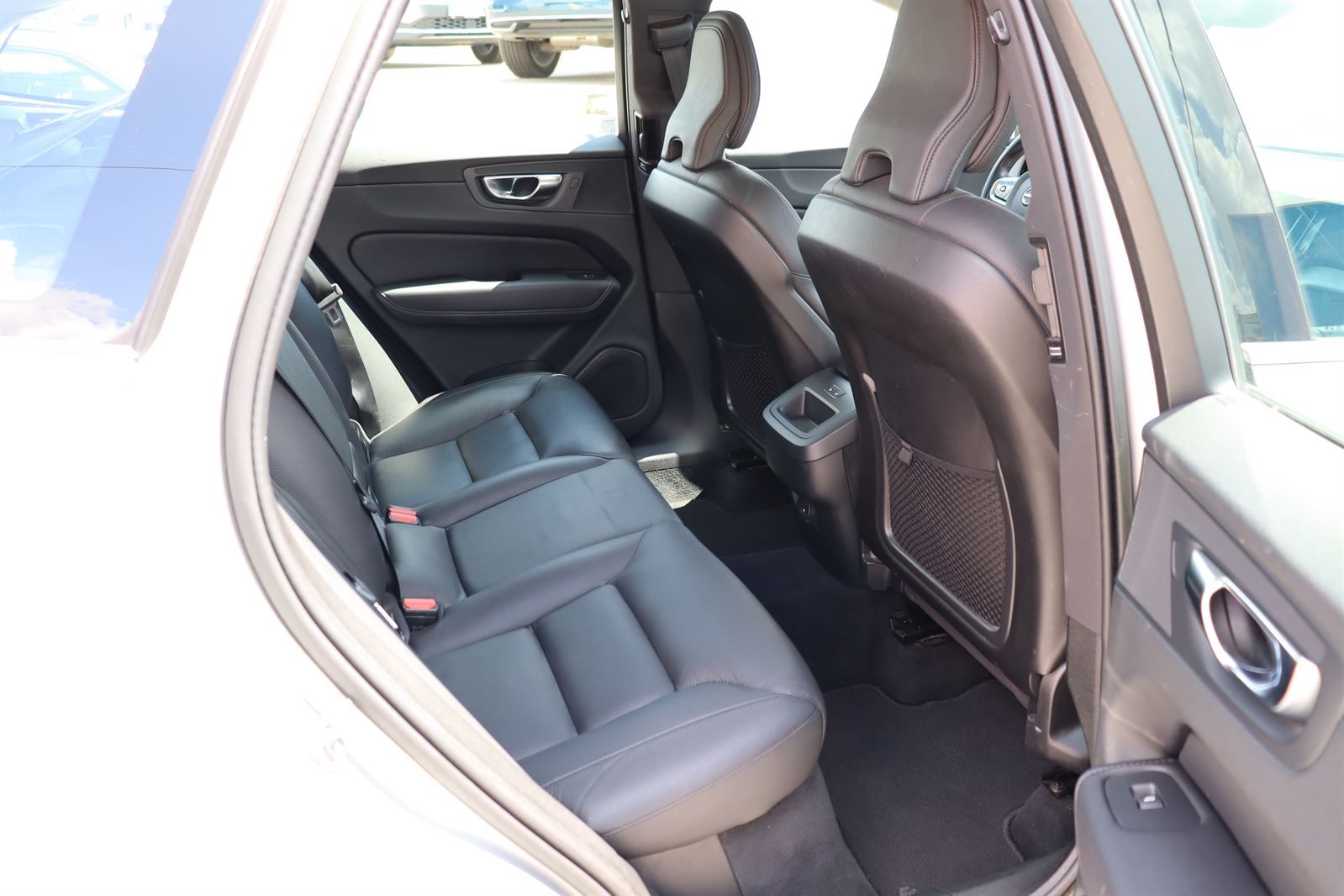 Volvo XC60, 2.0 B4 AWD Mild-Hybrid - fotka 6