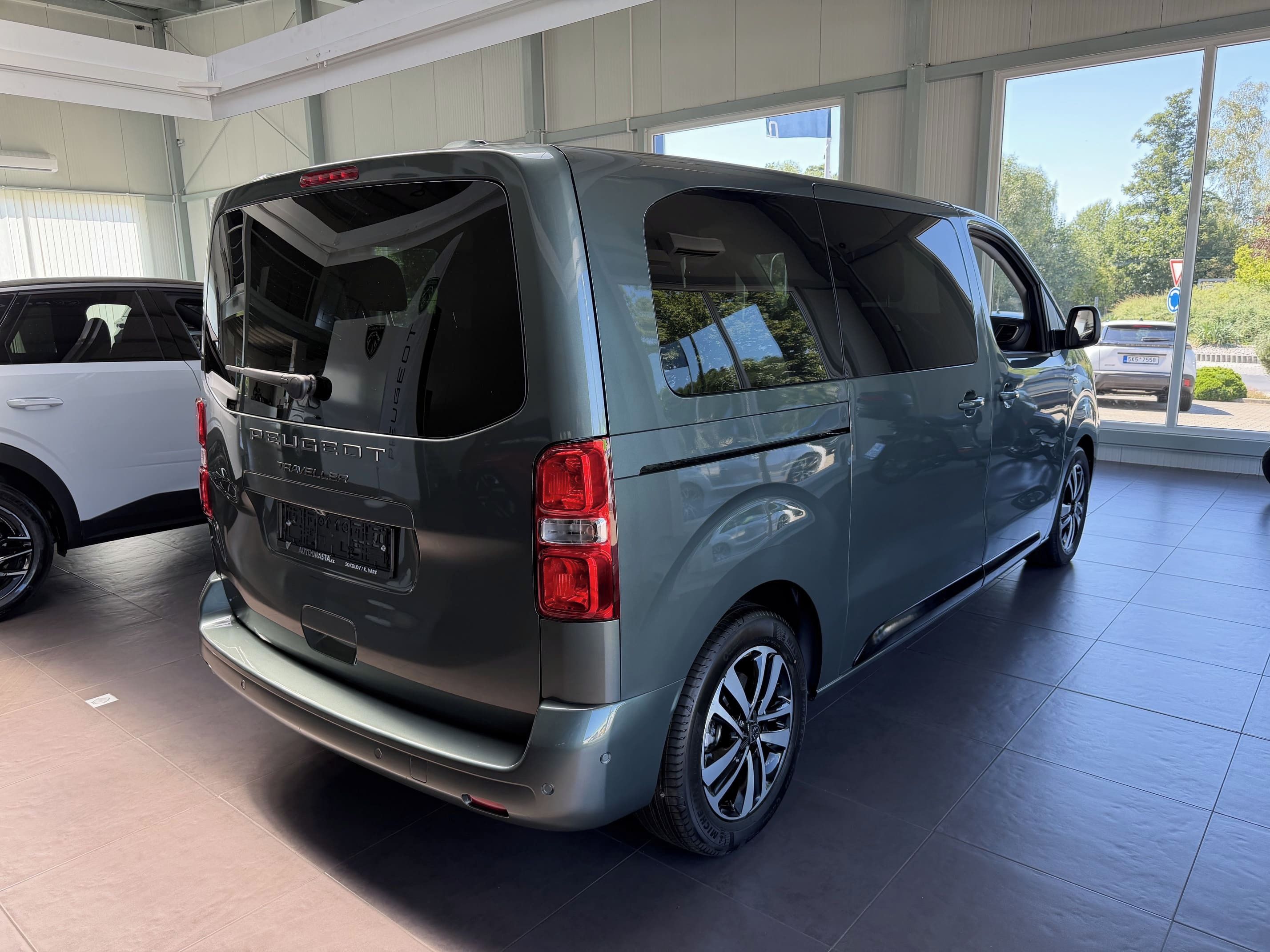 Peugeot Traveller, Allure L2 2.2 BHDi 180k EAT8 - fotka 4