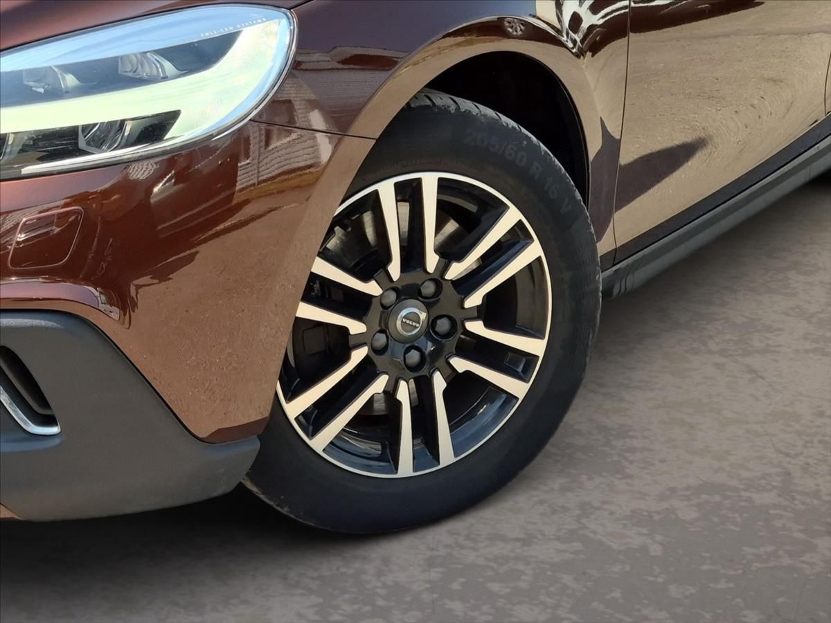 Volvo V40, 2,0 D3 Cross Country - fotka 6