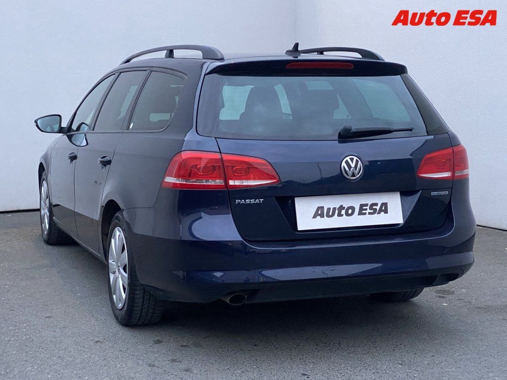 Volkswagen Passat, 1.6 TDi,AC,výhřev sed - fotka 6