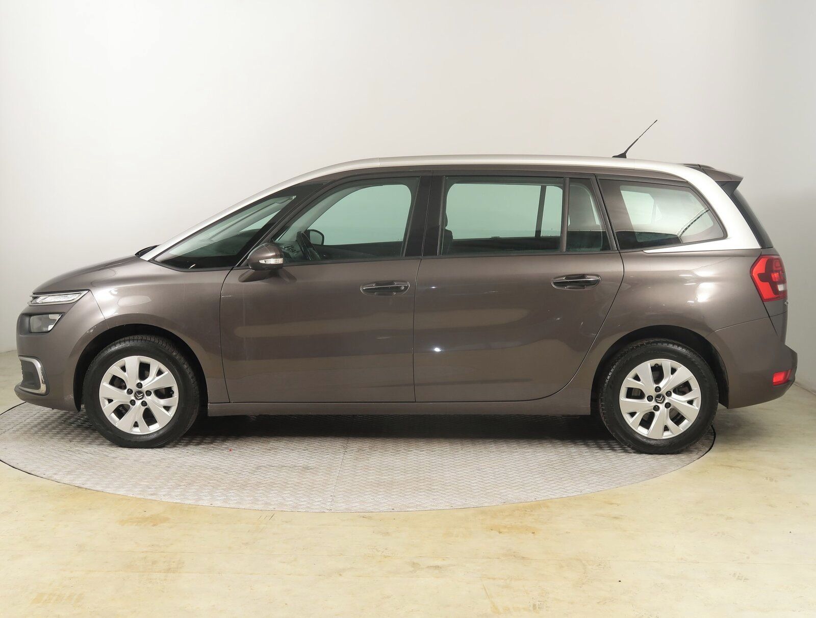 Citroën Grand C4 Picasso, 1.6 BlueHDi, 7 míst, Navi - fotka 3