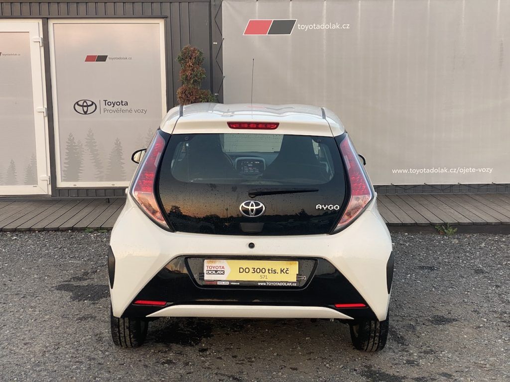 Toyota Aygo, 1.0i, ČR-1m, X-Play Style - fotka 5