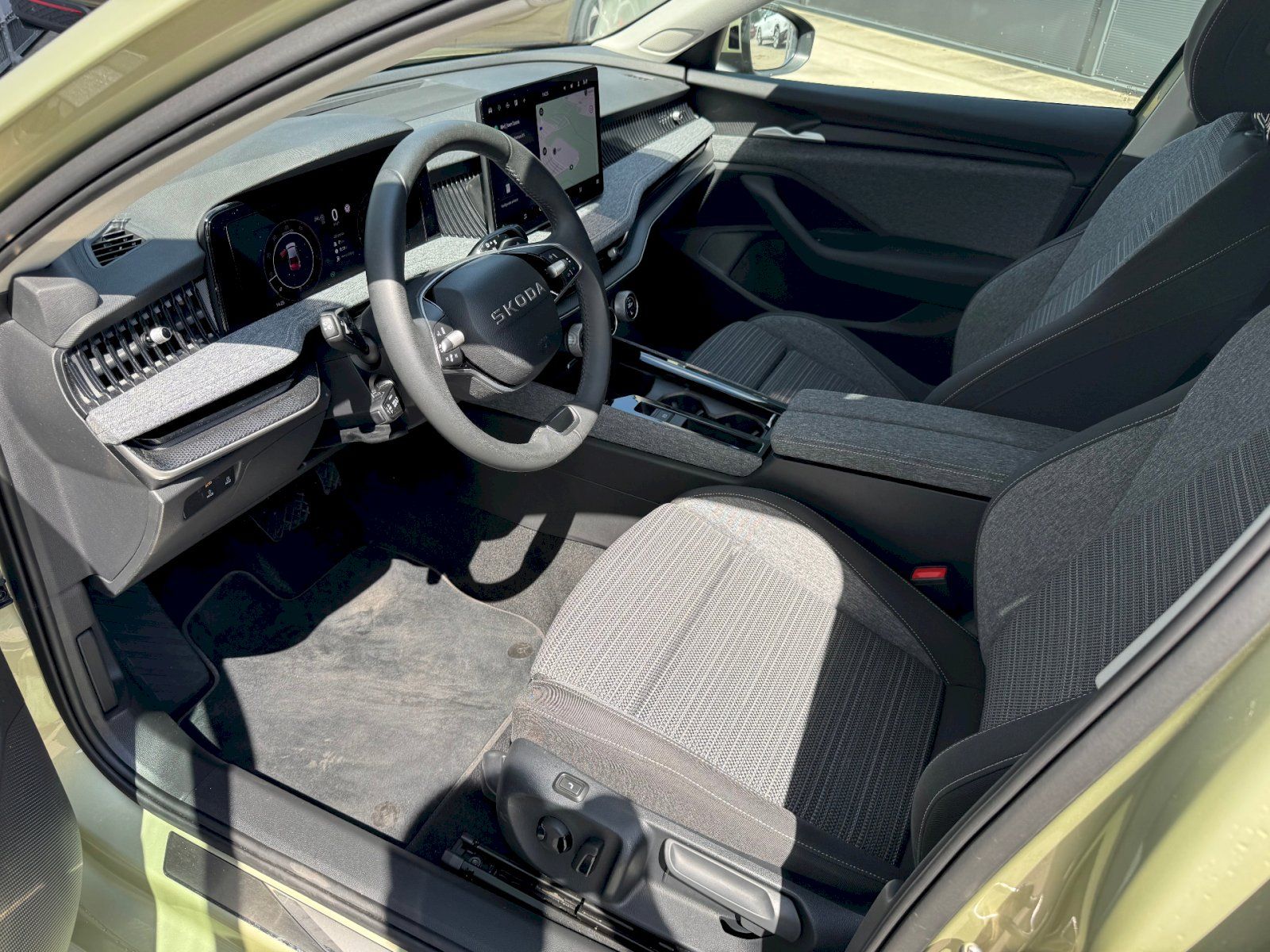 Škoda Superb, DSG 2.0 TDI 110 kW Selection - fotka 6