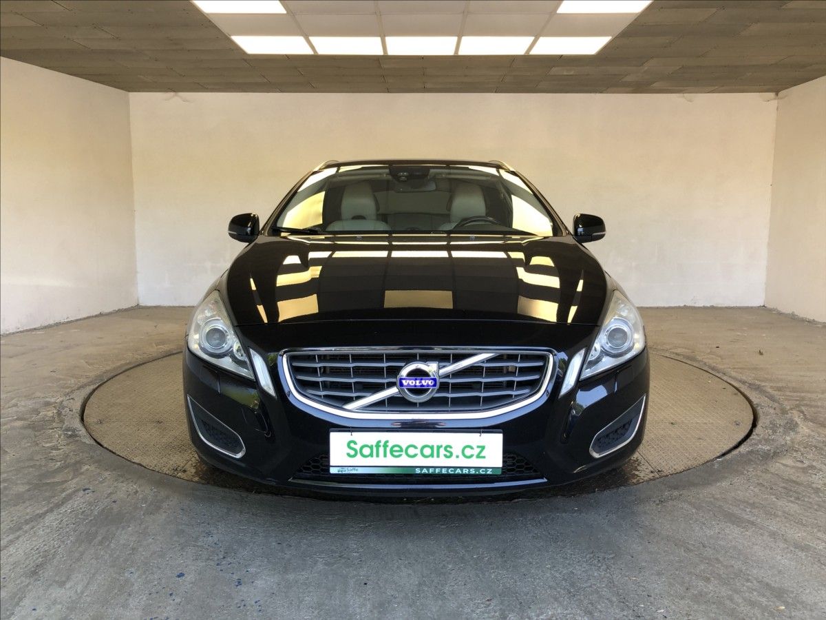 Volvo V60, 2,4 D - fotka 2