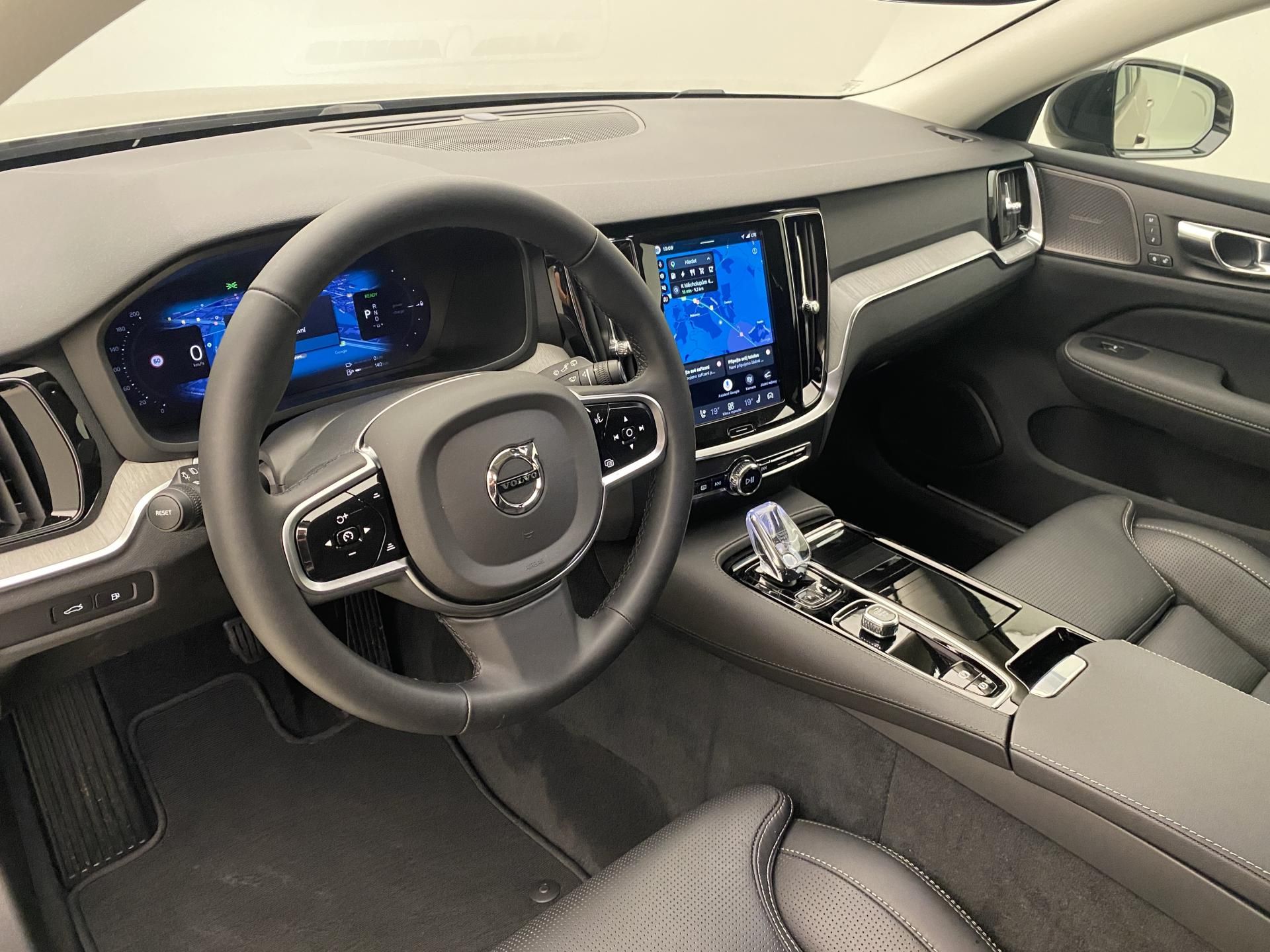 Volvo V60, T8 AWD RECHARGE DARK PLUS CZ - fotka 3