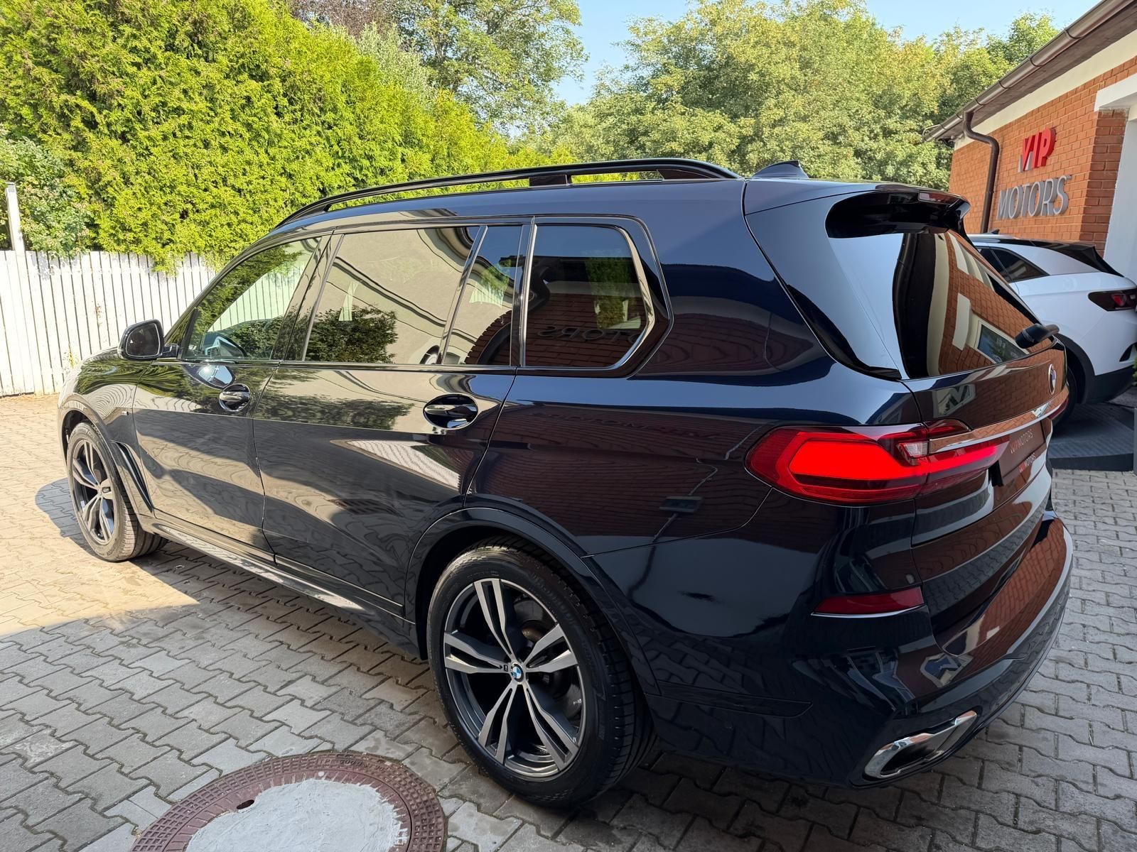 BMW X7, 40xD-INDIVID-MASÁŽE-R21-B&W-ČR - fotka 3