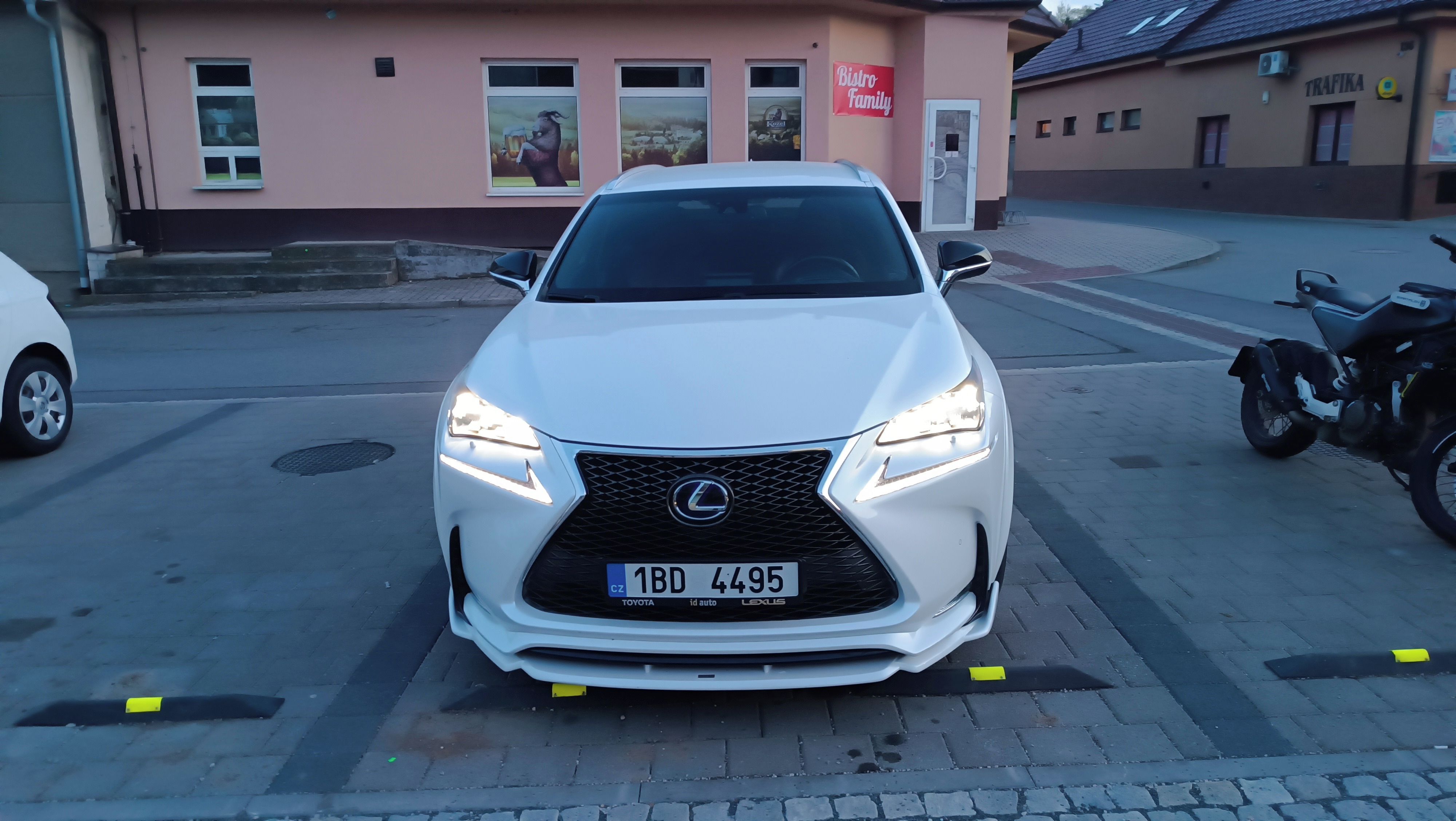 Lexus NX 300h, 4x4,TOP stav-43tis.km,body kit - fotka 4