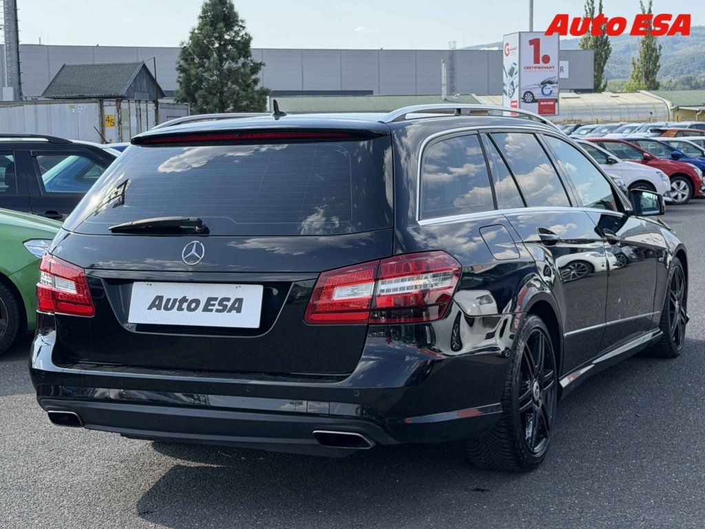 Mercedes-Benz Třídy E, 350CDi - fotka 4