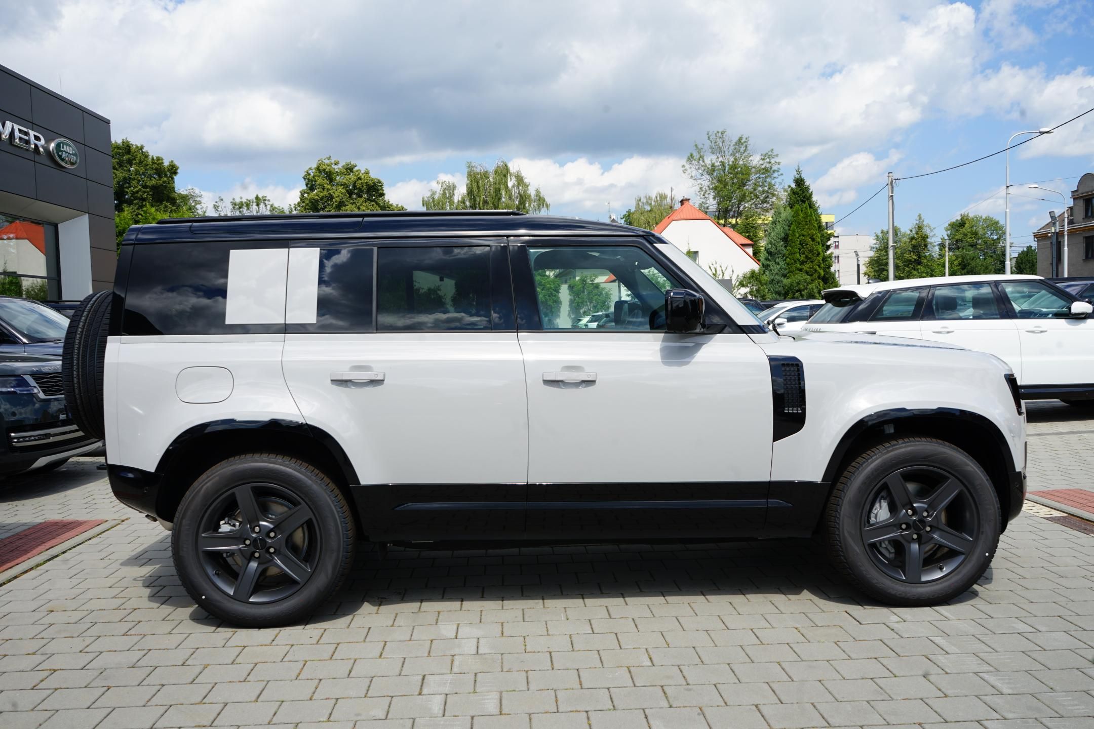 Land Rover Defender, 110 X-Dynamic SE P300e - fotka 6